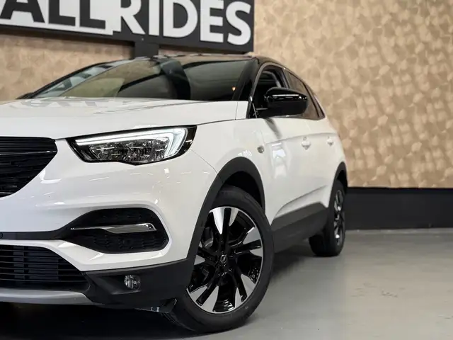 Opel Grandland X view 2