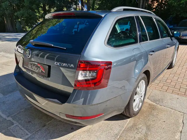 Skoda Octavia view 5