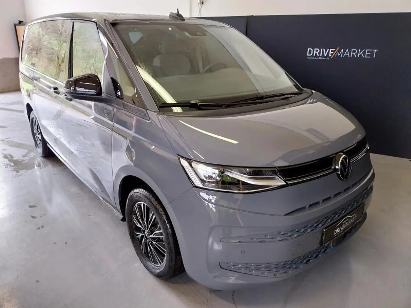 Volkswagen T7 Multivan Life Gris - 1