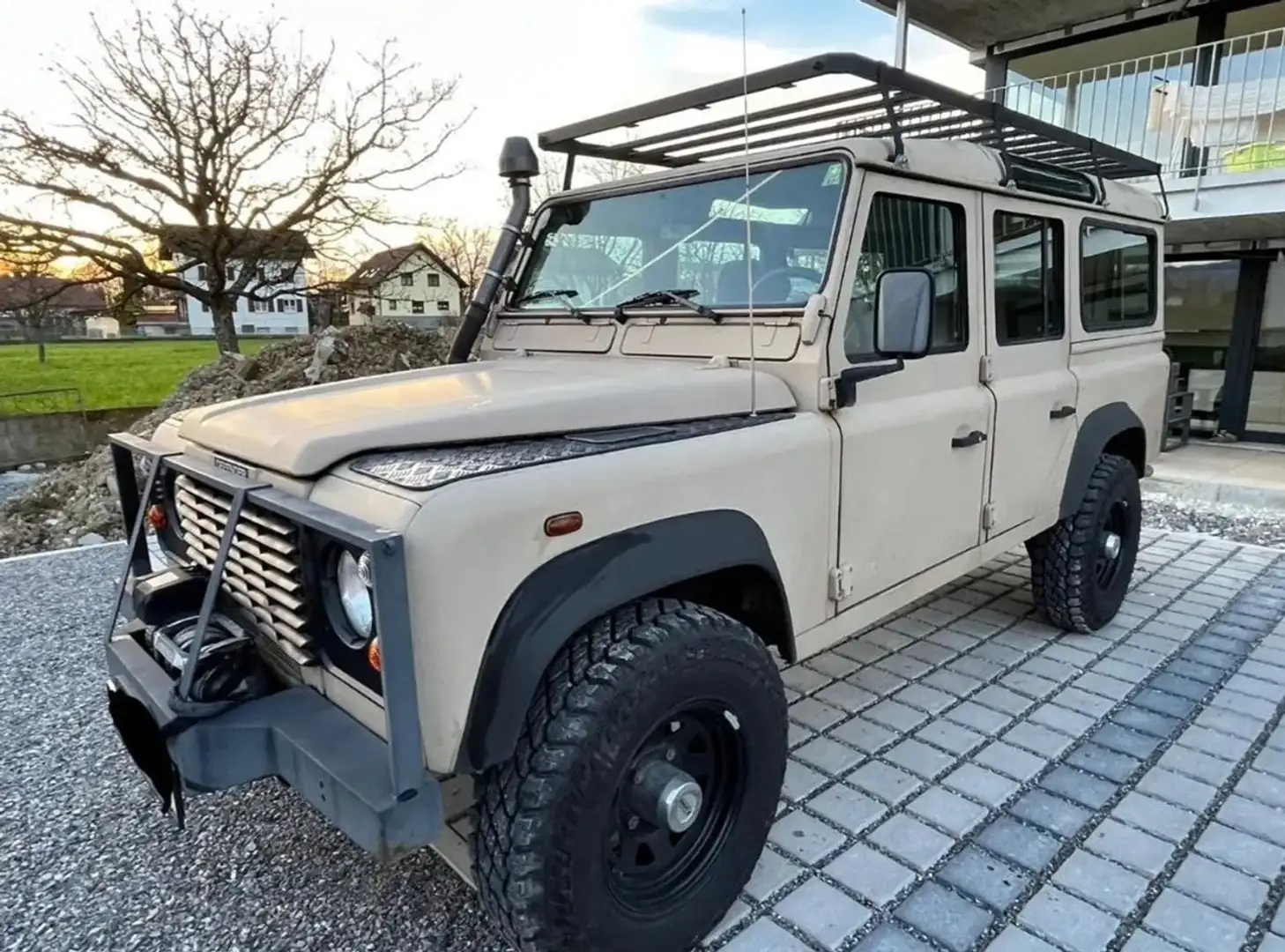 Land Rover Defender 110 TD5 Beige - 1