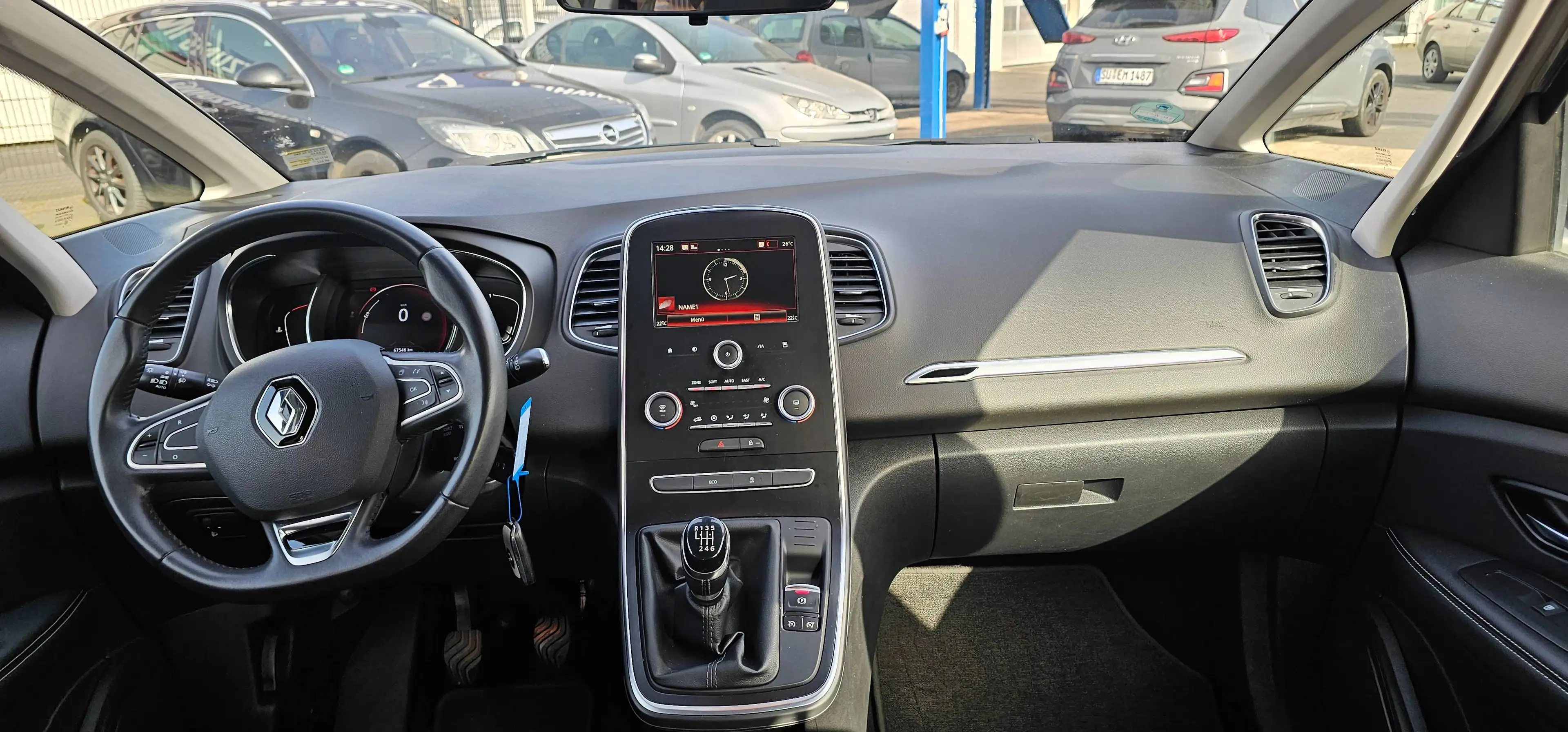 Renault Scenic Limited — photo 12