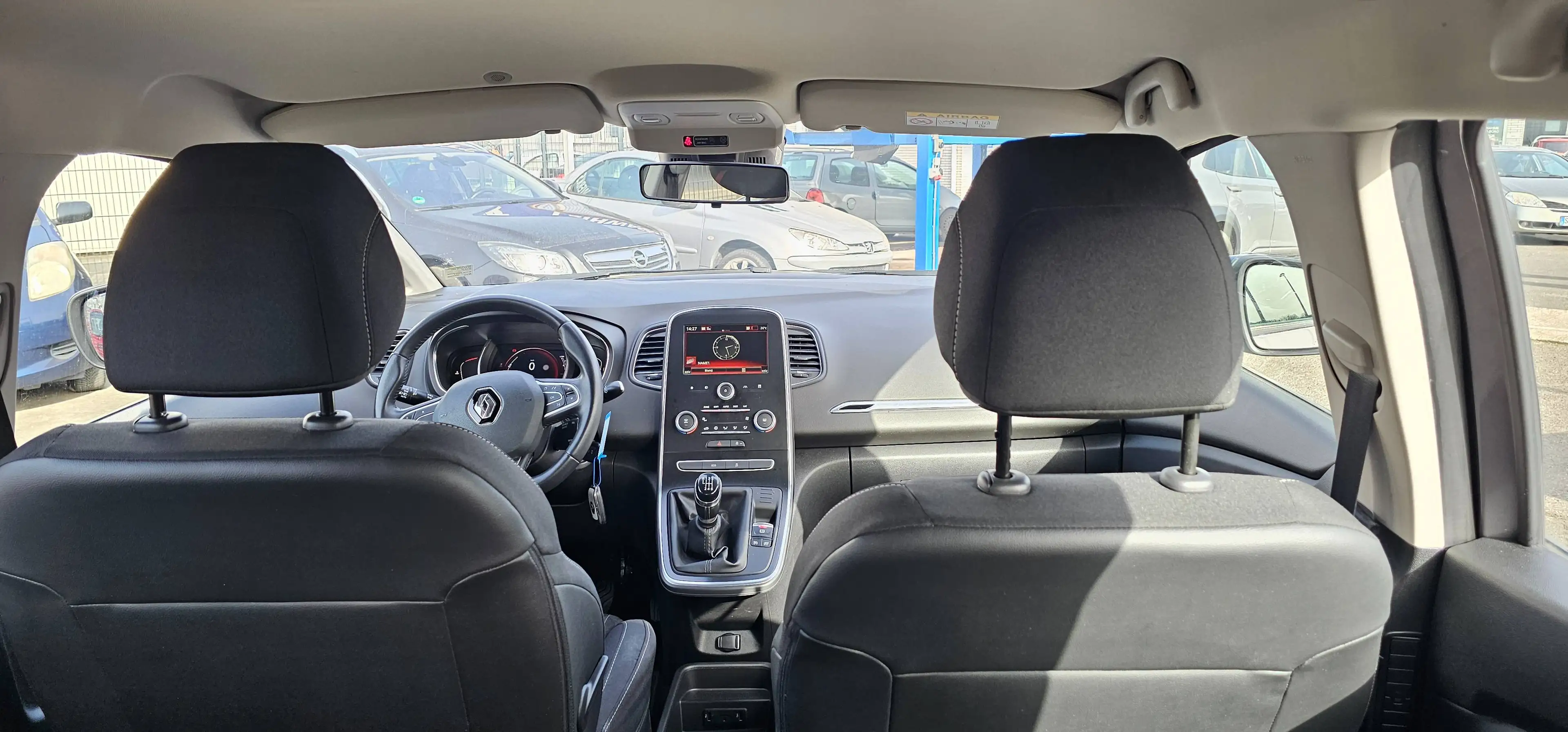 Renault Scenic Limited — photo 11