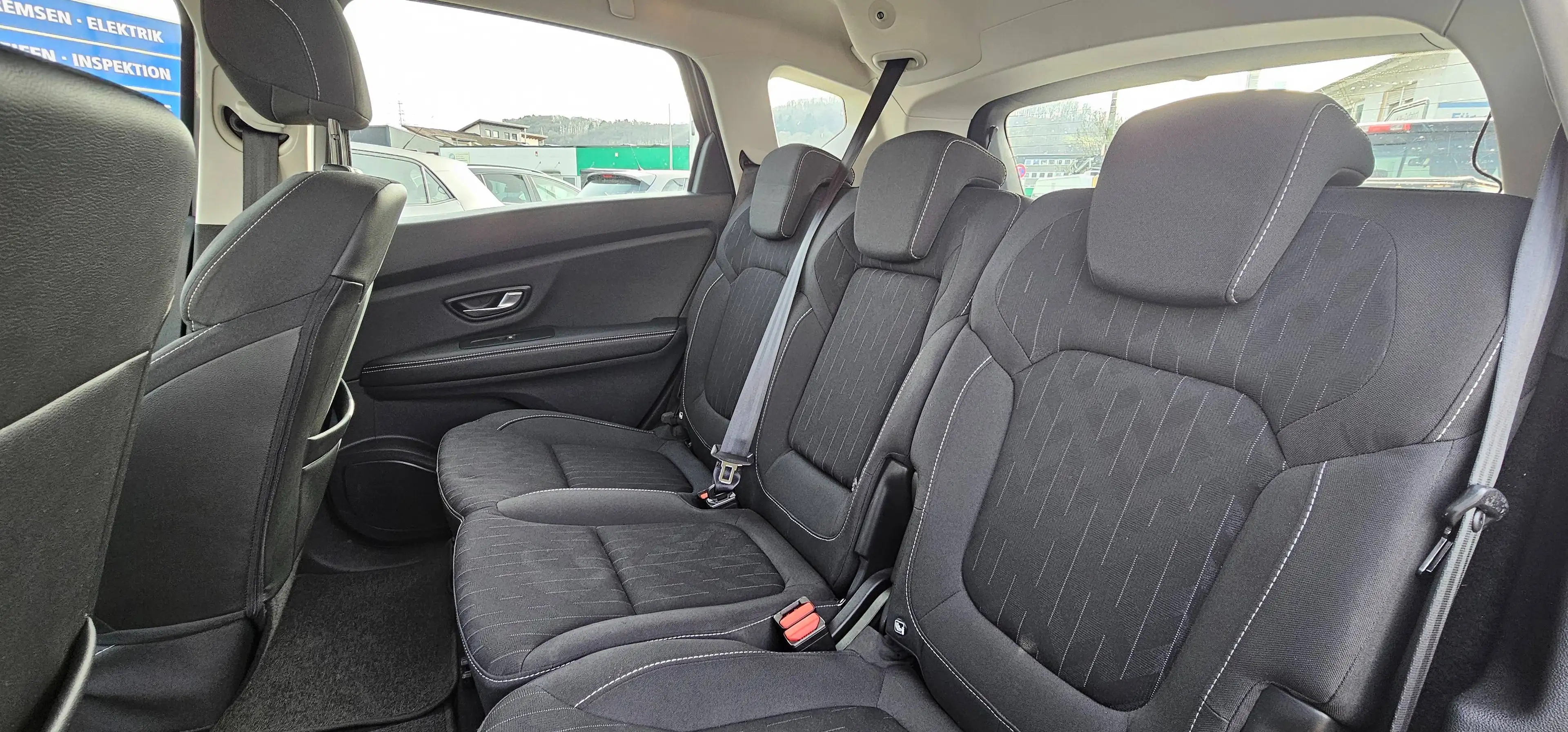 Renault Scenic Limited — photo 13