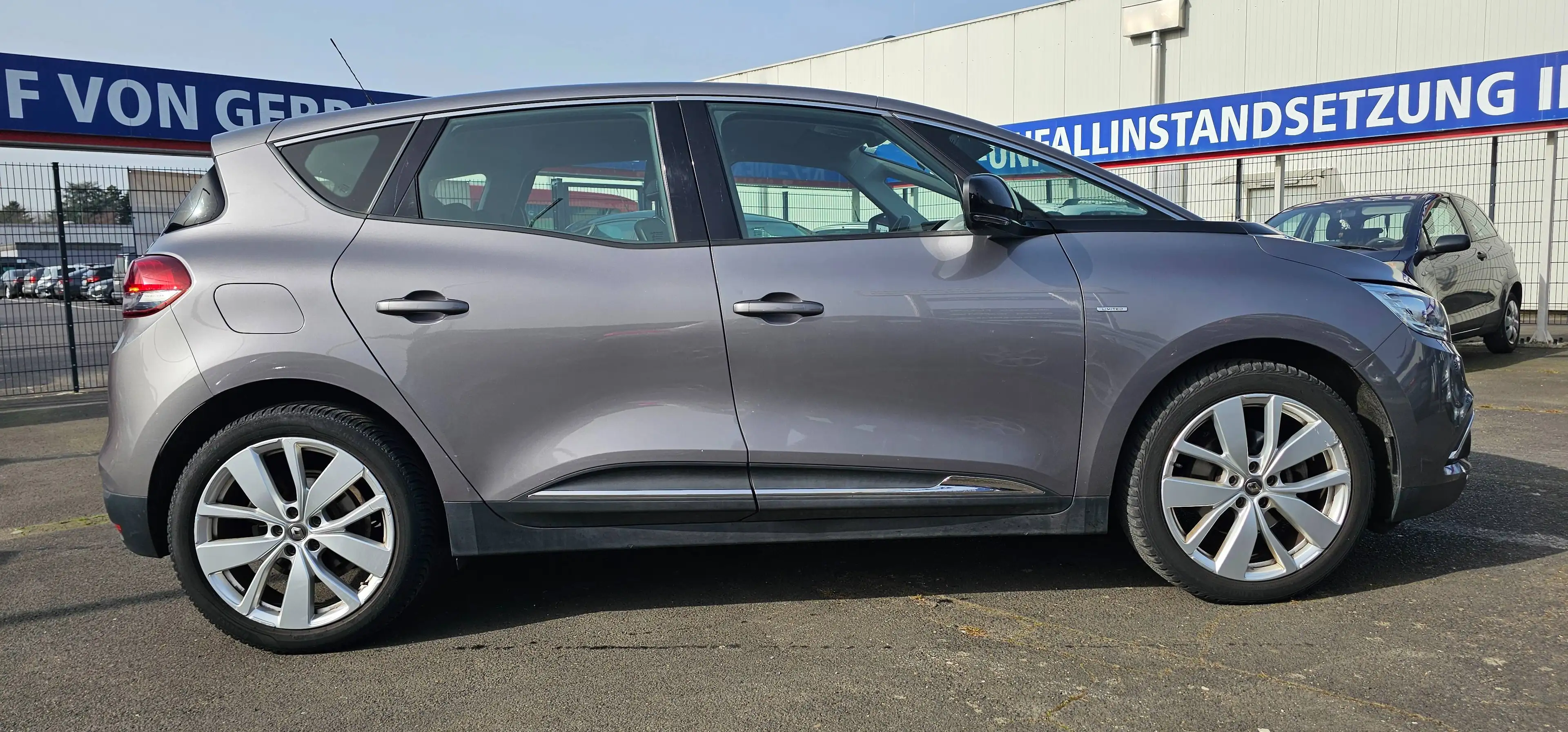 Renault Scenic Limited — photo 8