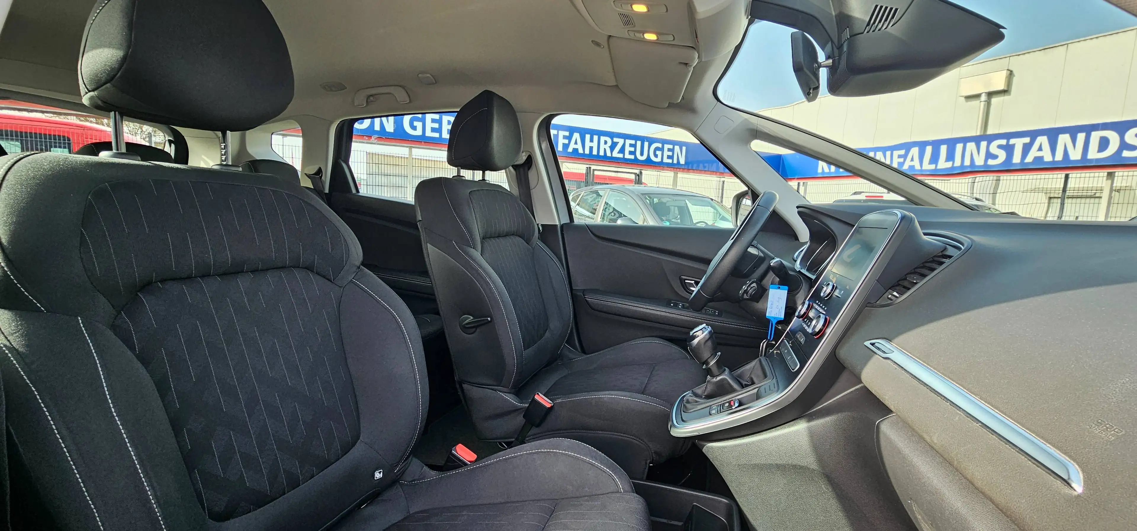 Renault Scenic Limited — photo 15