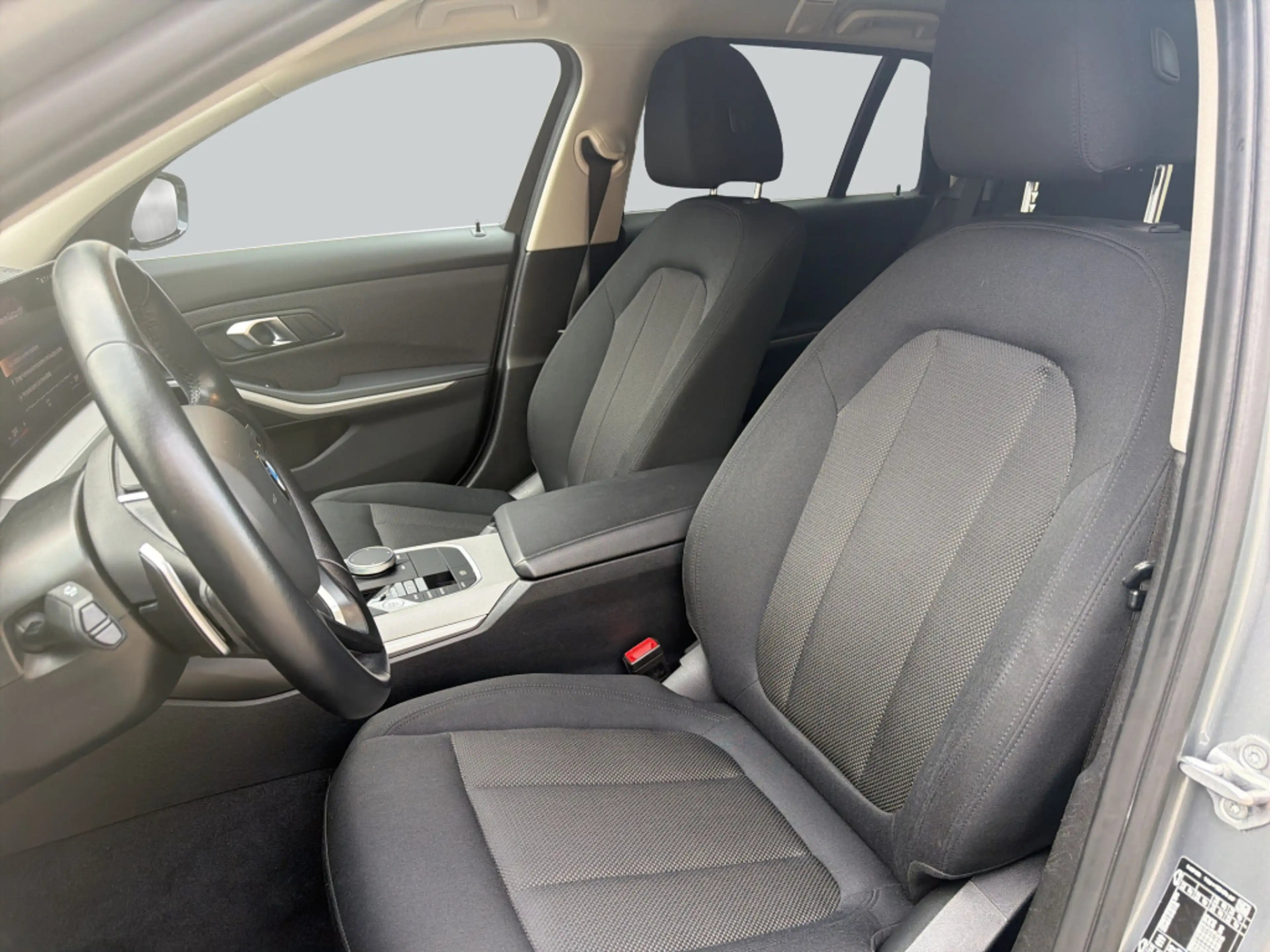 BMW 318 d Touring Aut. Navi Parkassistent Sitzheizung — photo 11