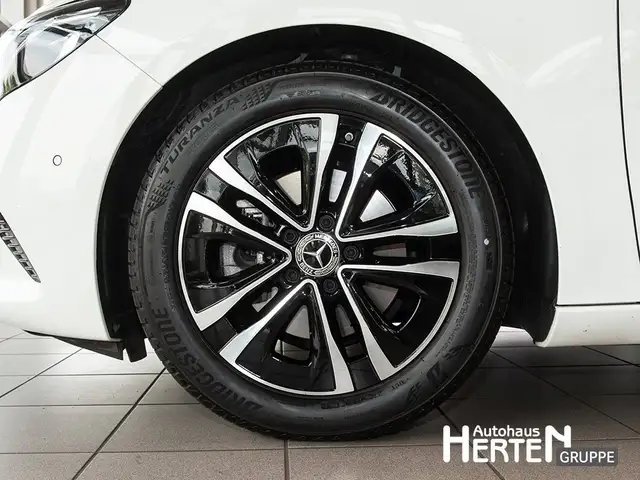 Mercedes-Benz B Class view 5