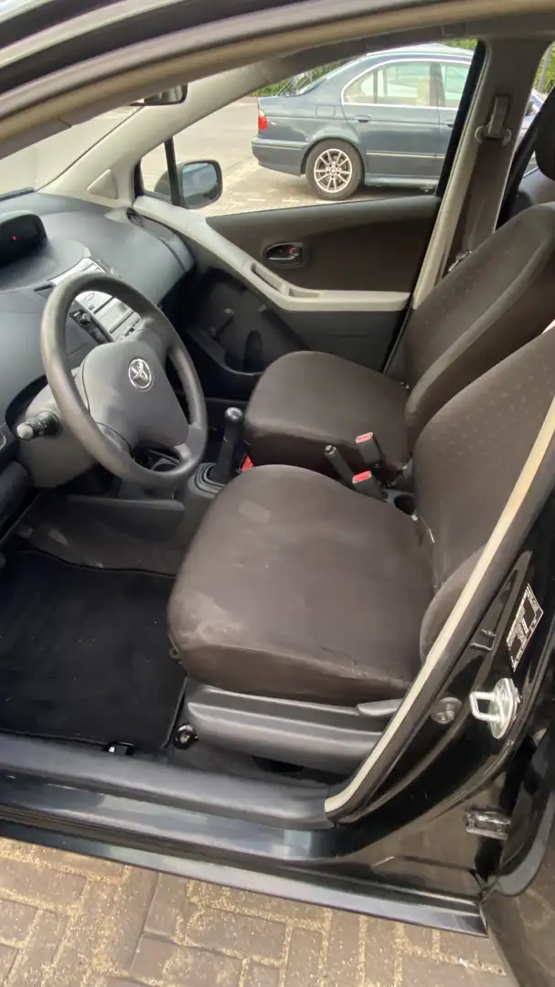 Toyota Yaris 1.0 VVTi Terra Negru - 2