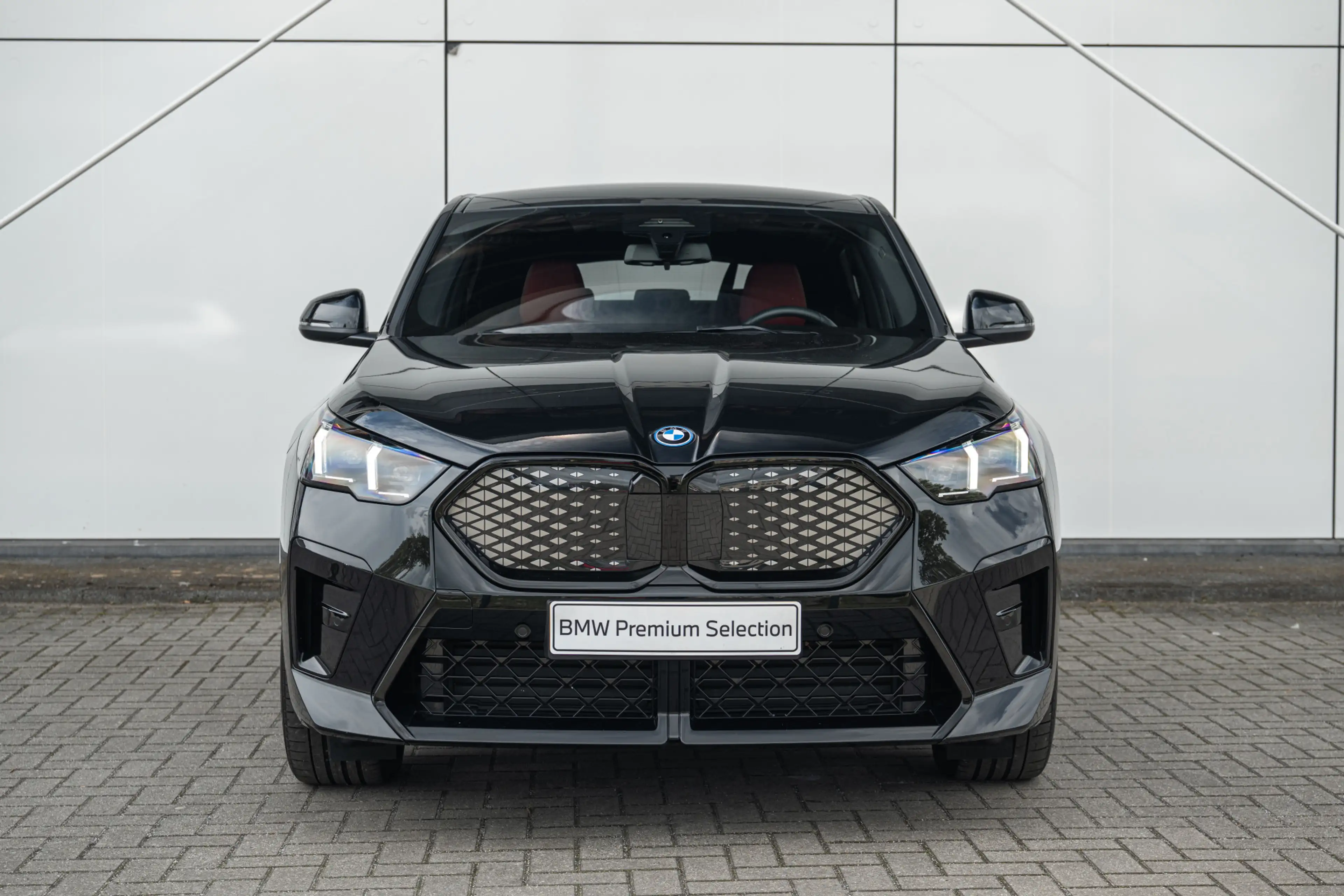 BMW iX2 eDrive20 M Sport / Sportstoelen / Achteruitrijcame — photo 11