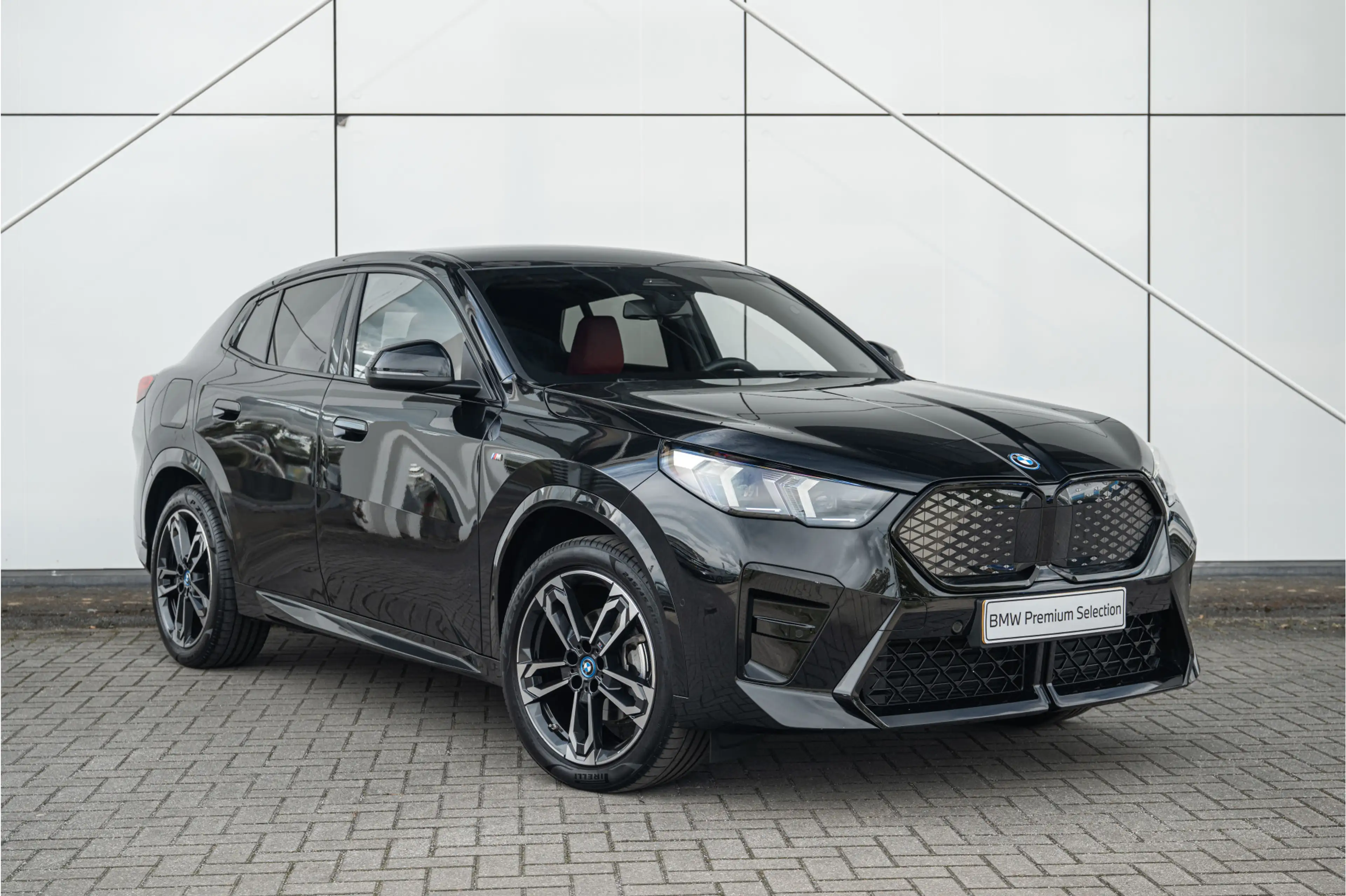 BMW iX2 eDrive20 M Sport / Sportstoelen / Achteruitrijcame — photo 12