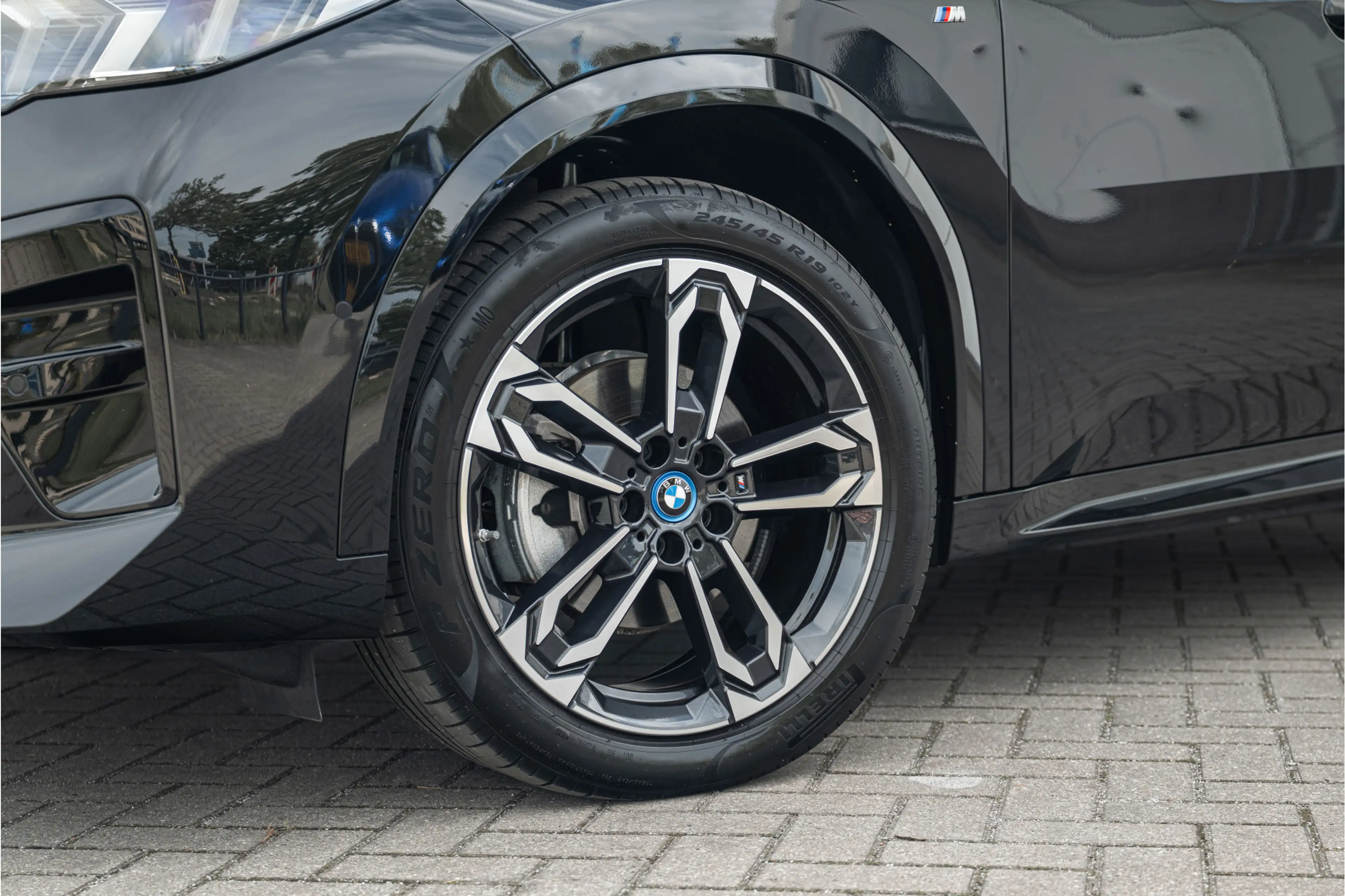 BMW iX2 eDrive20 M Sport / Sportstoelen / Achteruitrijcame — photo 9