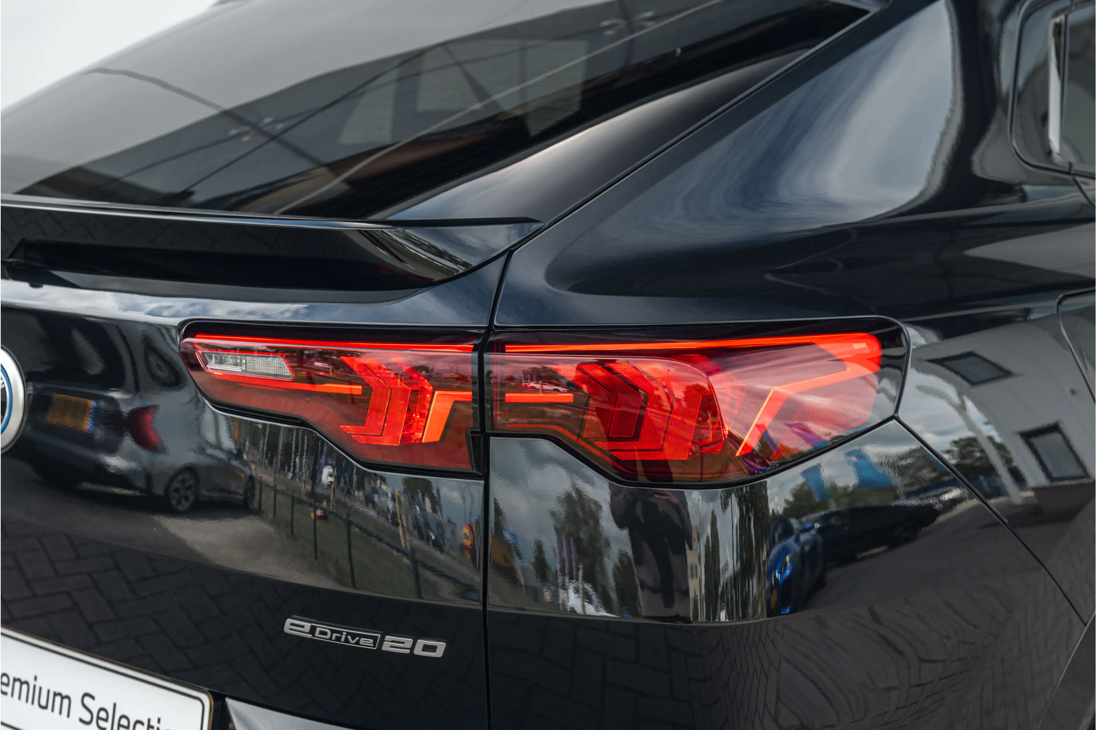 BMW iX2 eDrive20 M Sport / Sportstoelen / Achteruitrijcame — photo 15