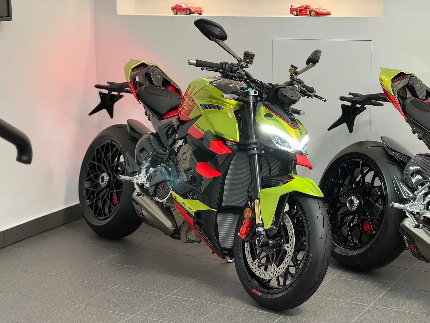 Ducati Streetfighter V4 Lamborghini Oro - 1