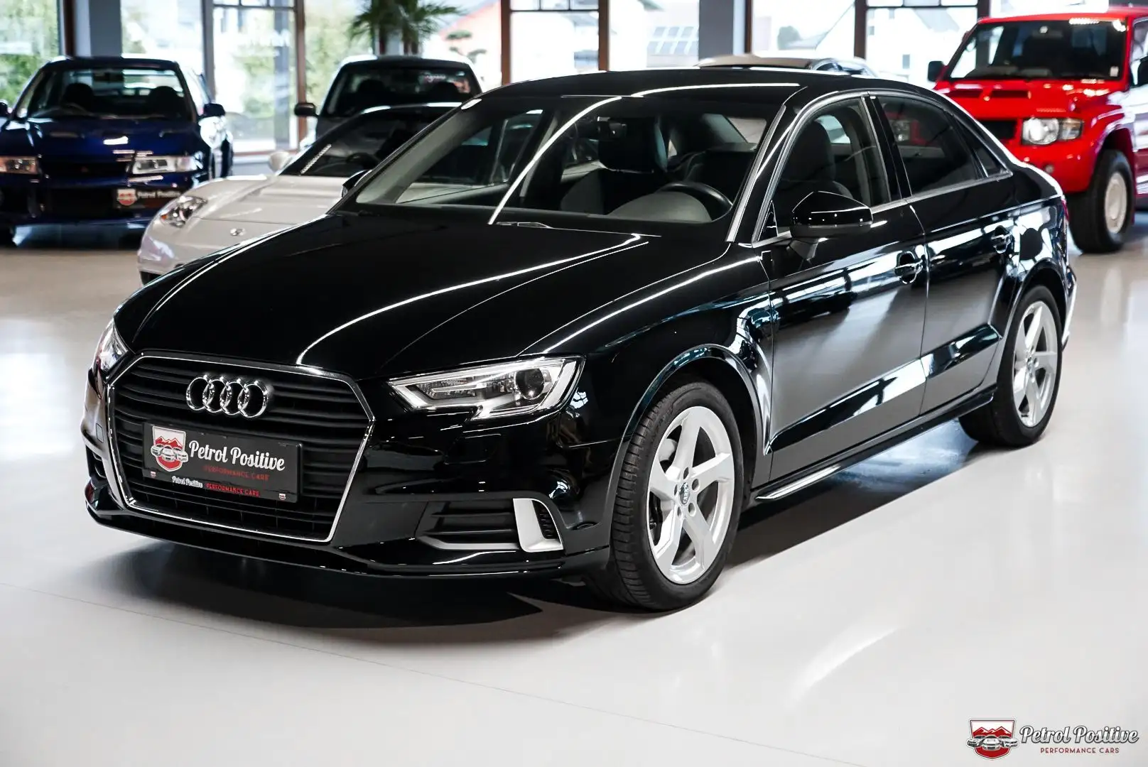 Audi A3 30 TDI sport Limousine Erstbesitz Servicegepflegt Schwarz - 1