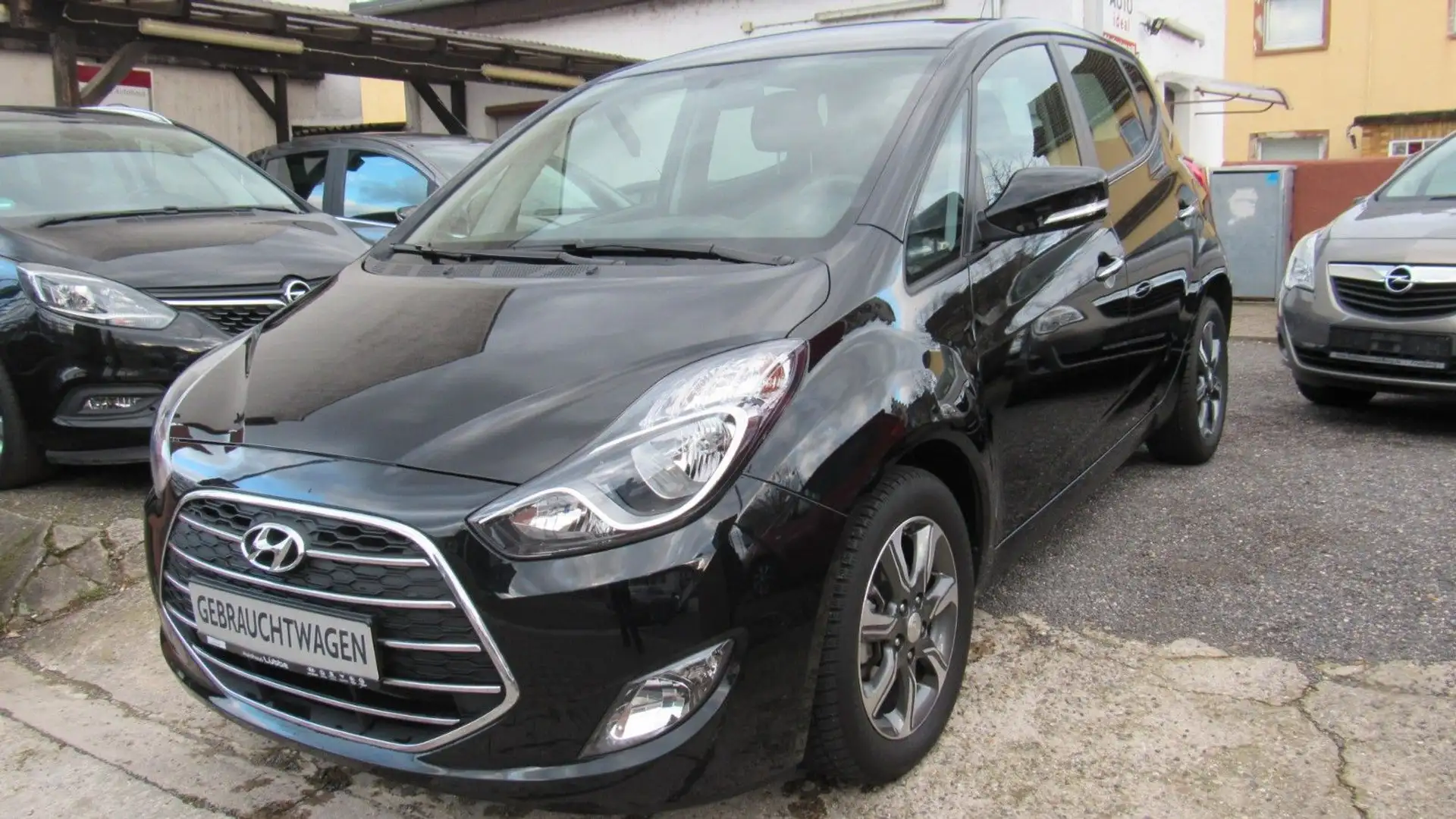 Hyundai iX20 1.6 Space Plus-Paket Automatik*nur 2500 km* Schwarz - 1