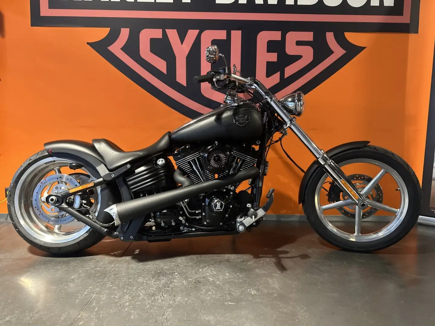Harley-Davidson Rocker C FXCWC Schwarz - 1