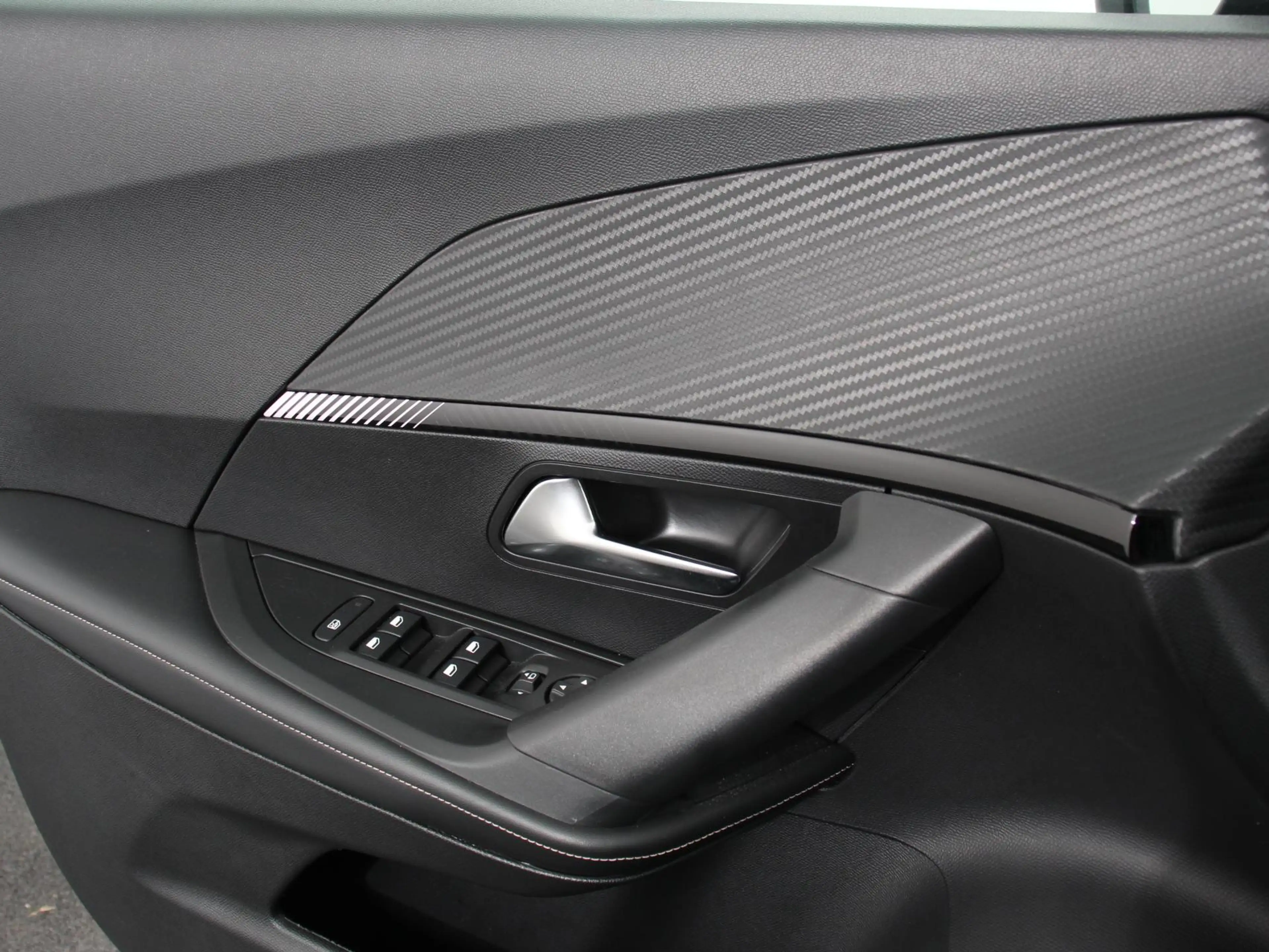 Peugeot e-2008 EV Allure Pack 54 kWh Navigatie Apple Carplay/Andr — photo 12