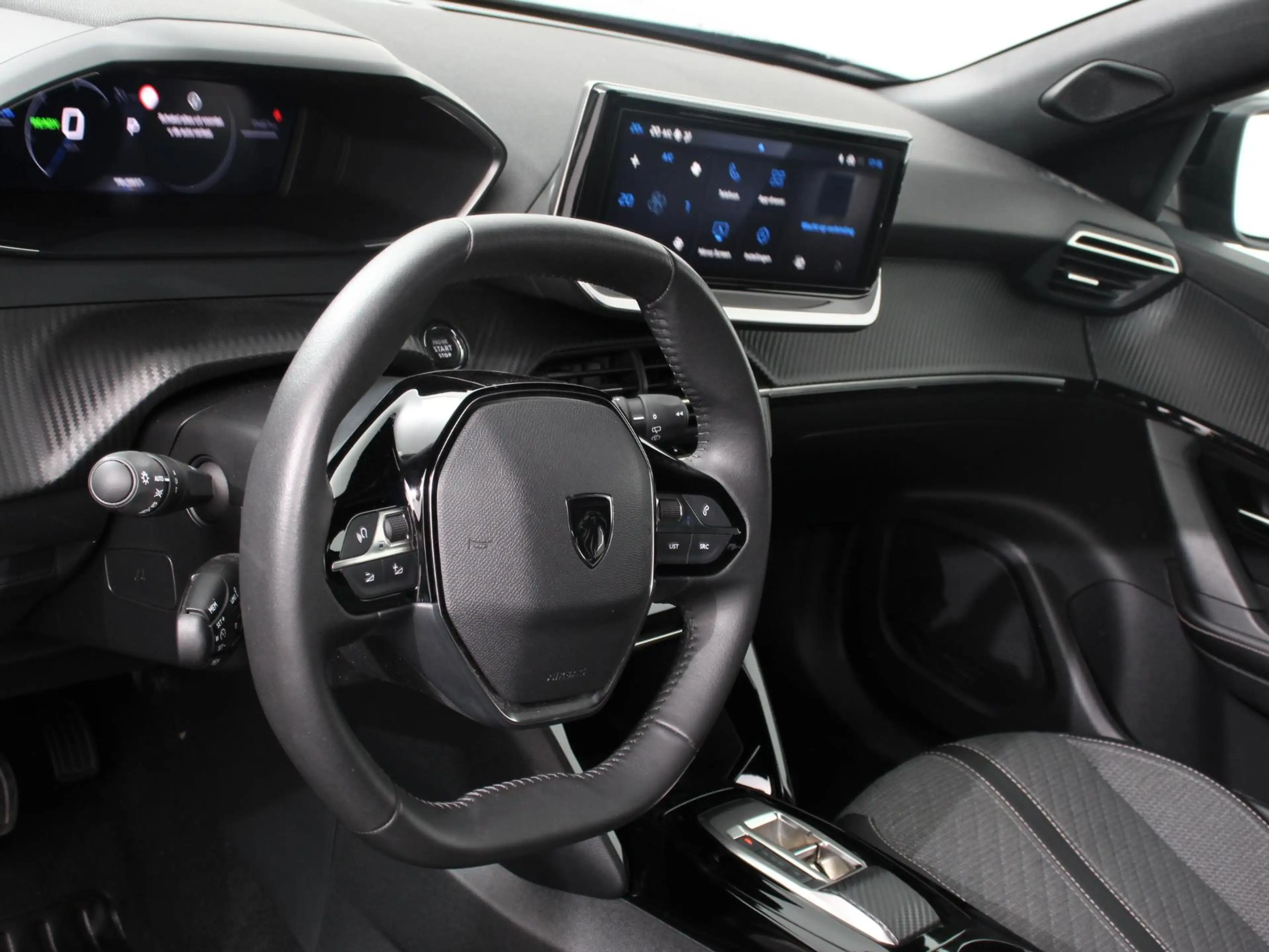 Peugeot e-2008 EV Allure Pack 54 kWh Navigatie Apple Carplay/Andr — photo 2