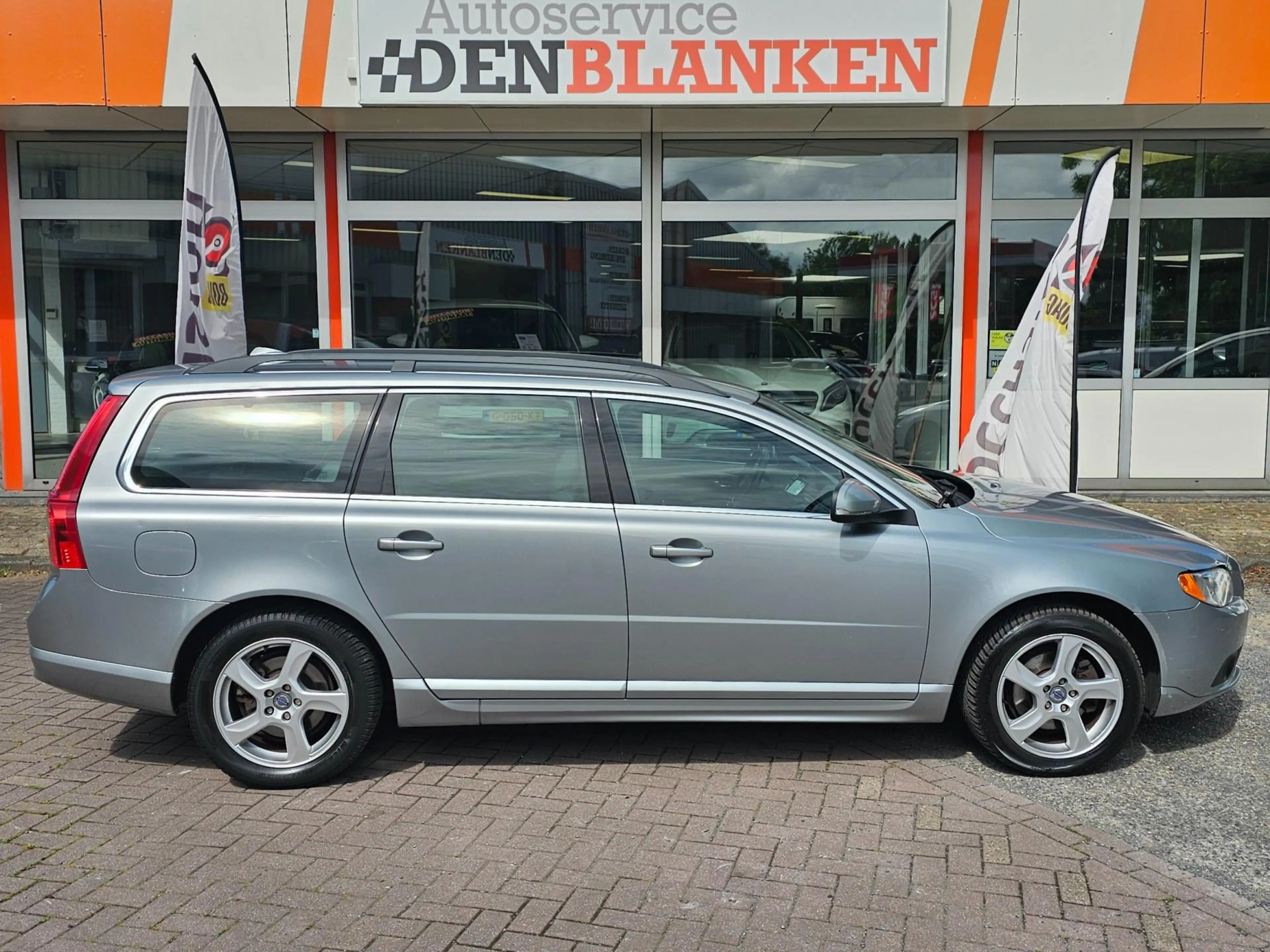 Volvo V70 1.6 T4 Nordic Automaat BJ.2013 / Navi / Leder / Xe — photo 4