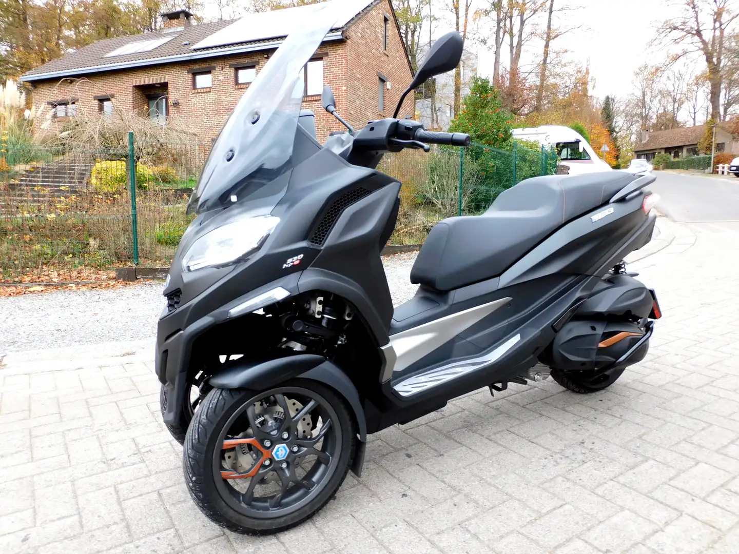 Piaggio MP3 530 hpe , marche arrière , neuf 68 km !!! Noir - 2