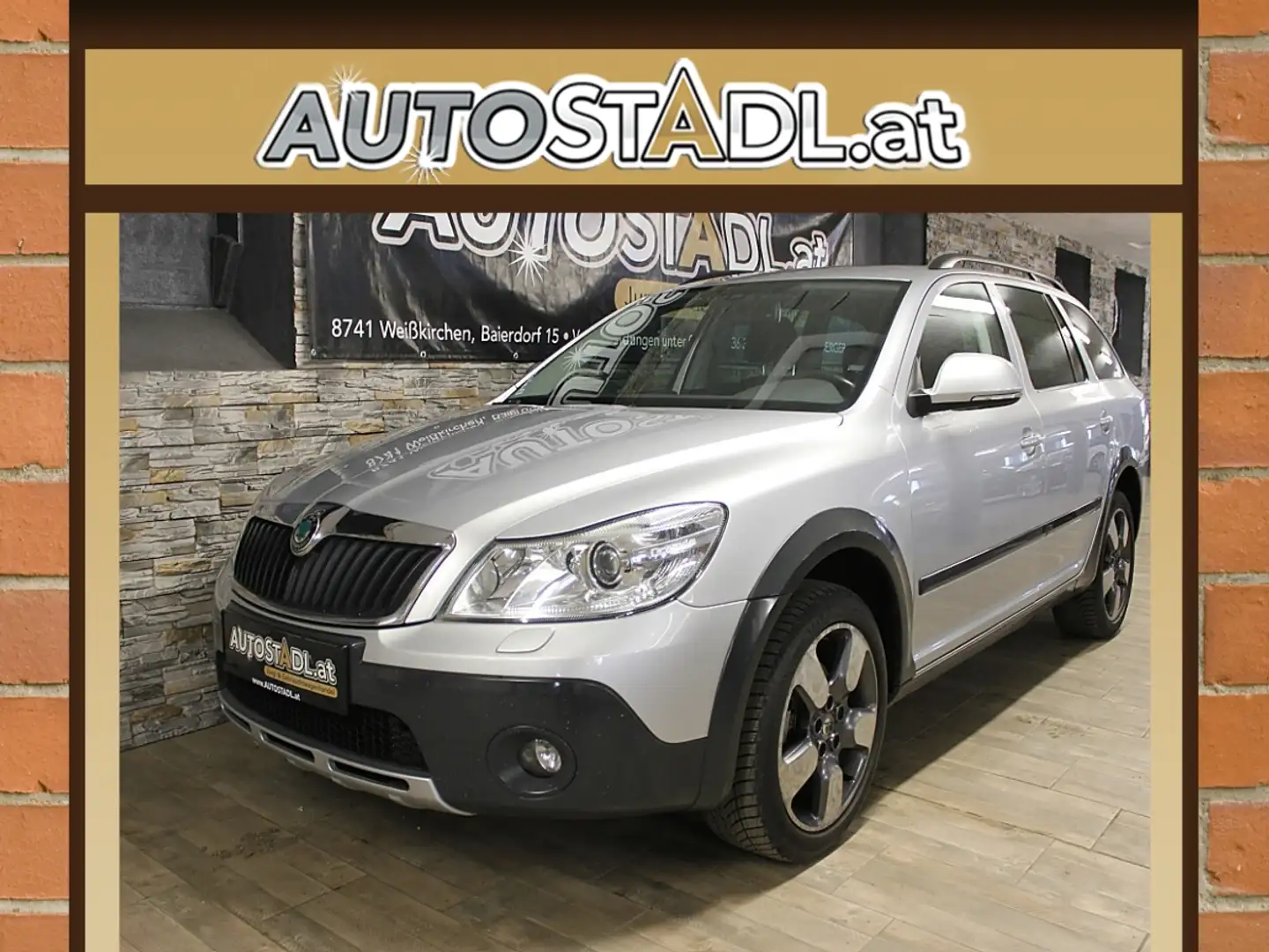 Skoda Octavia Combi 2,0 Scout TDI 4x4 DSG/NAVI-AHV-ALU-SITZHZG.- Silber - 1