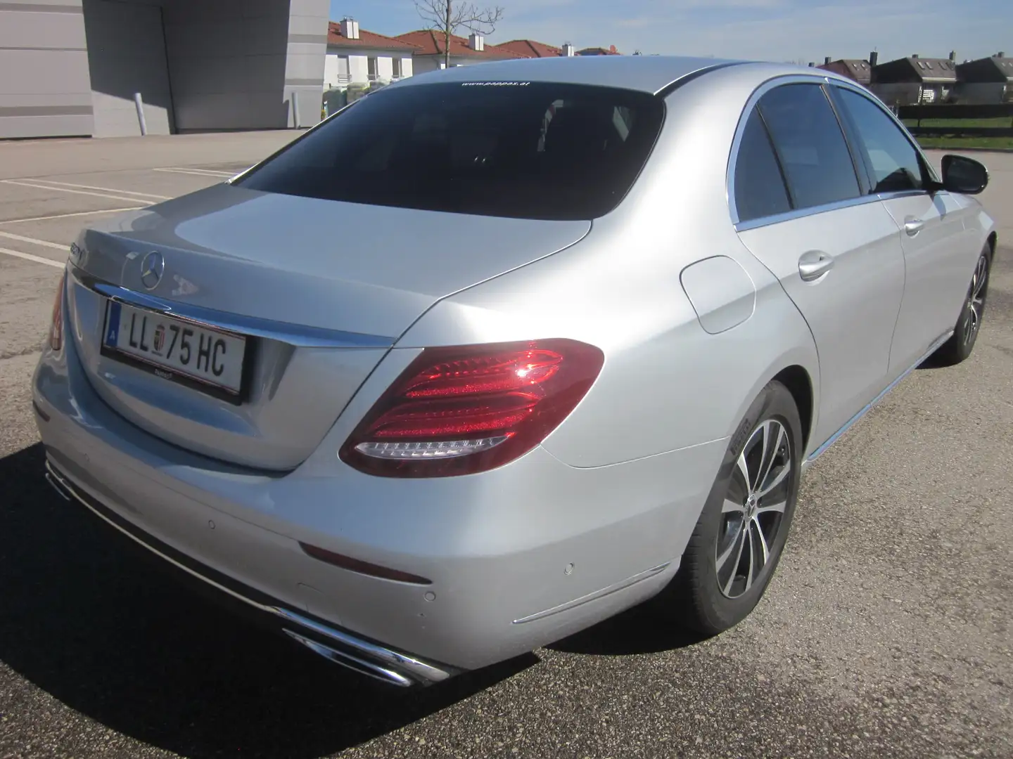 Mercedes-Benz E 220 E220d,Widescreen Cockpit,Aut,Teilleder,Kamera Grau - 2