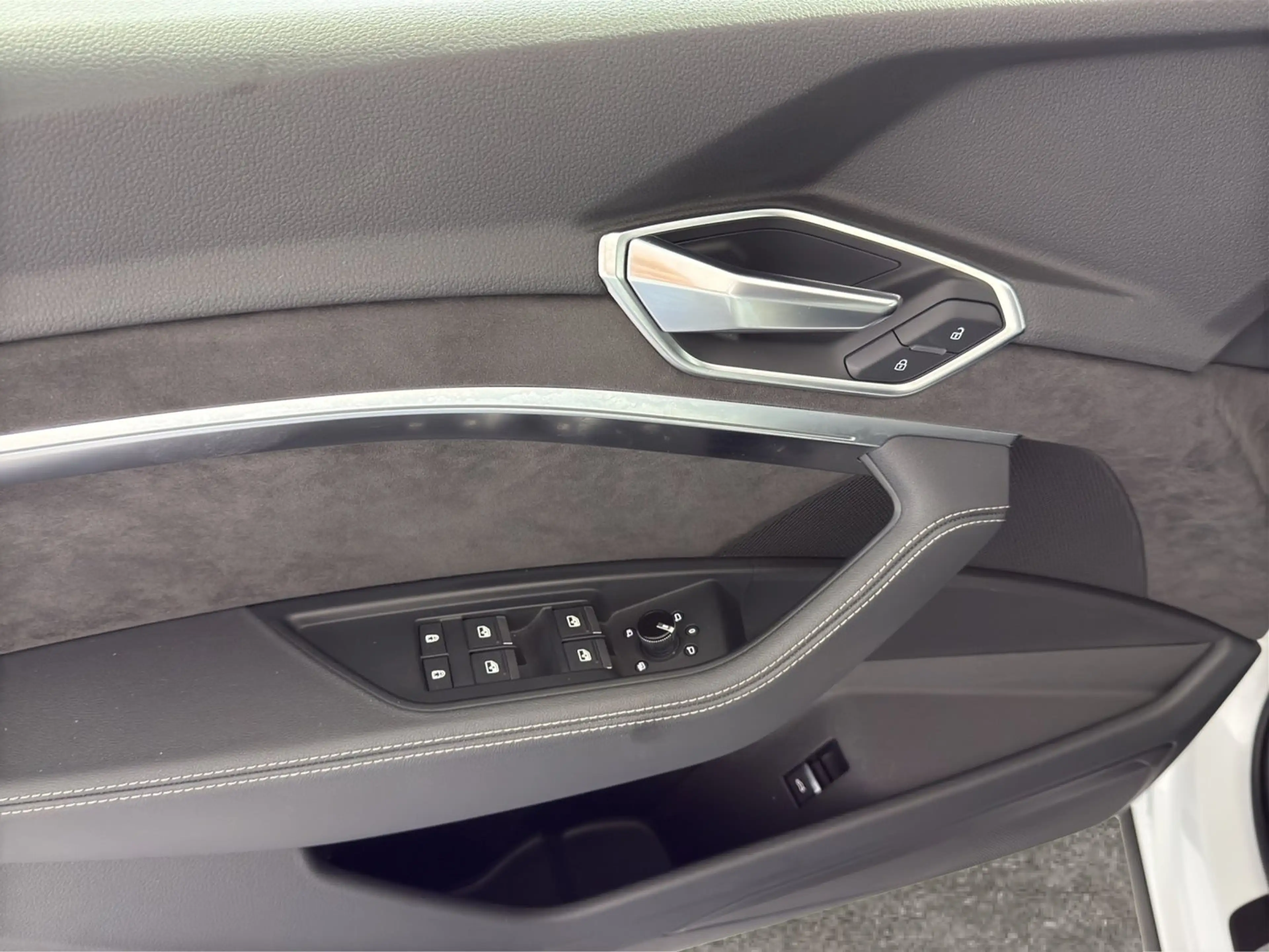 Audi e-tron 50 230 kW Business — photo 14