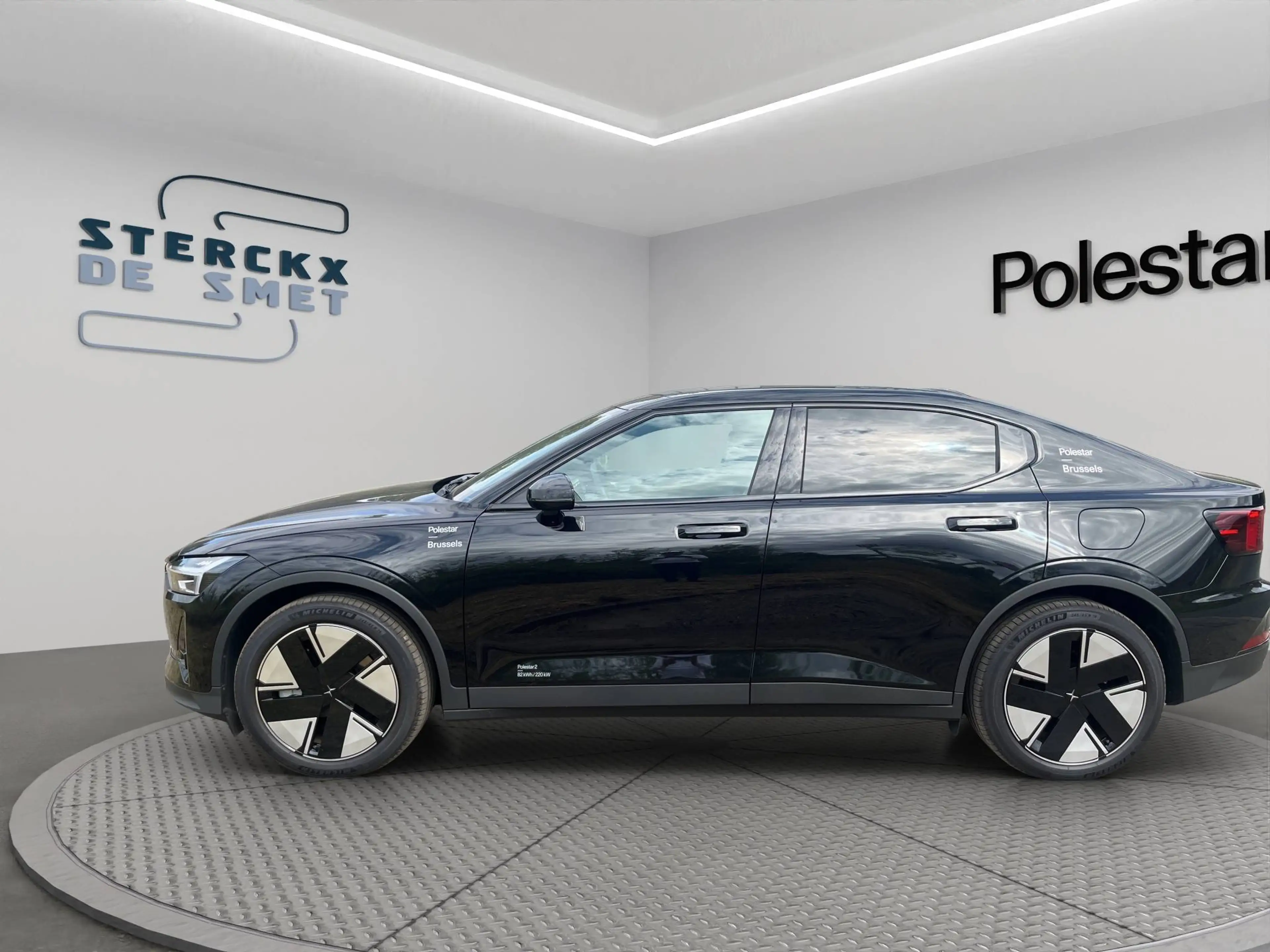 Polestar 2 Polestar 2 82 kWh Long Range Single Motor Business Business — photo 3