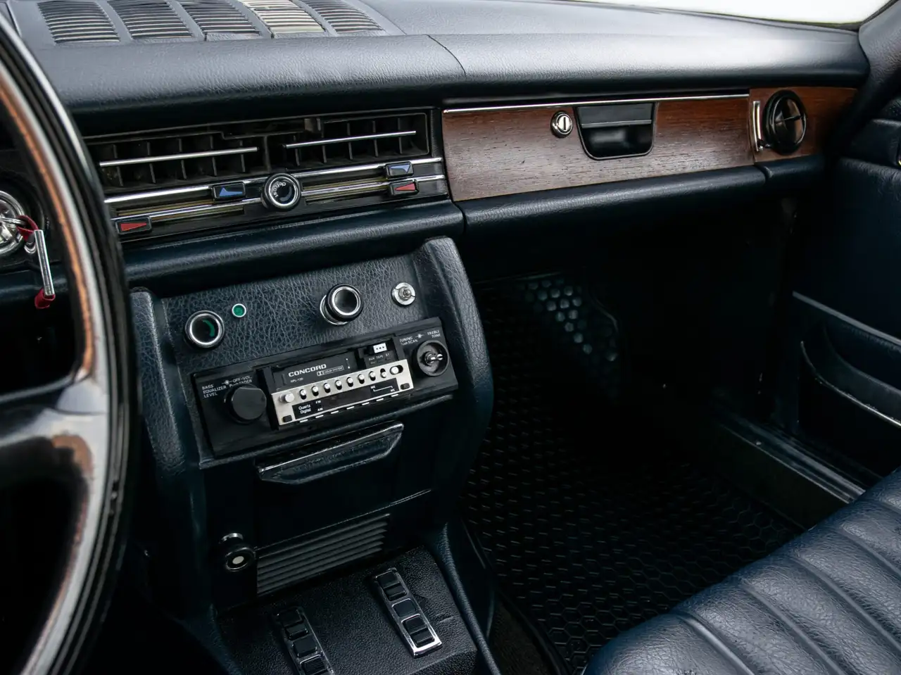 Mercedes-Benz 250 photo Mercedes-Benz 250