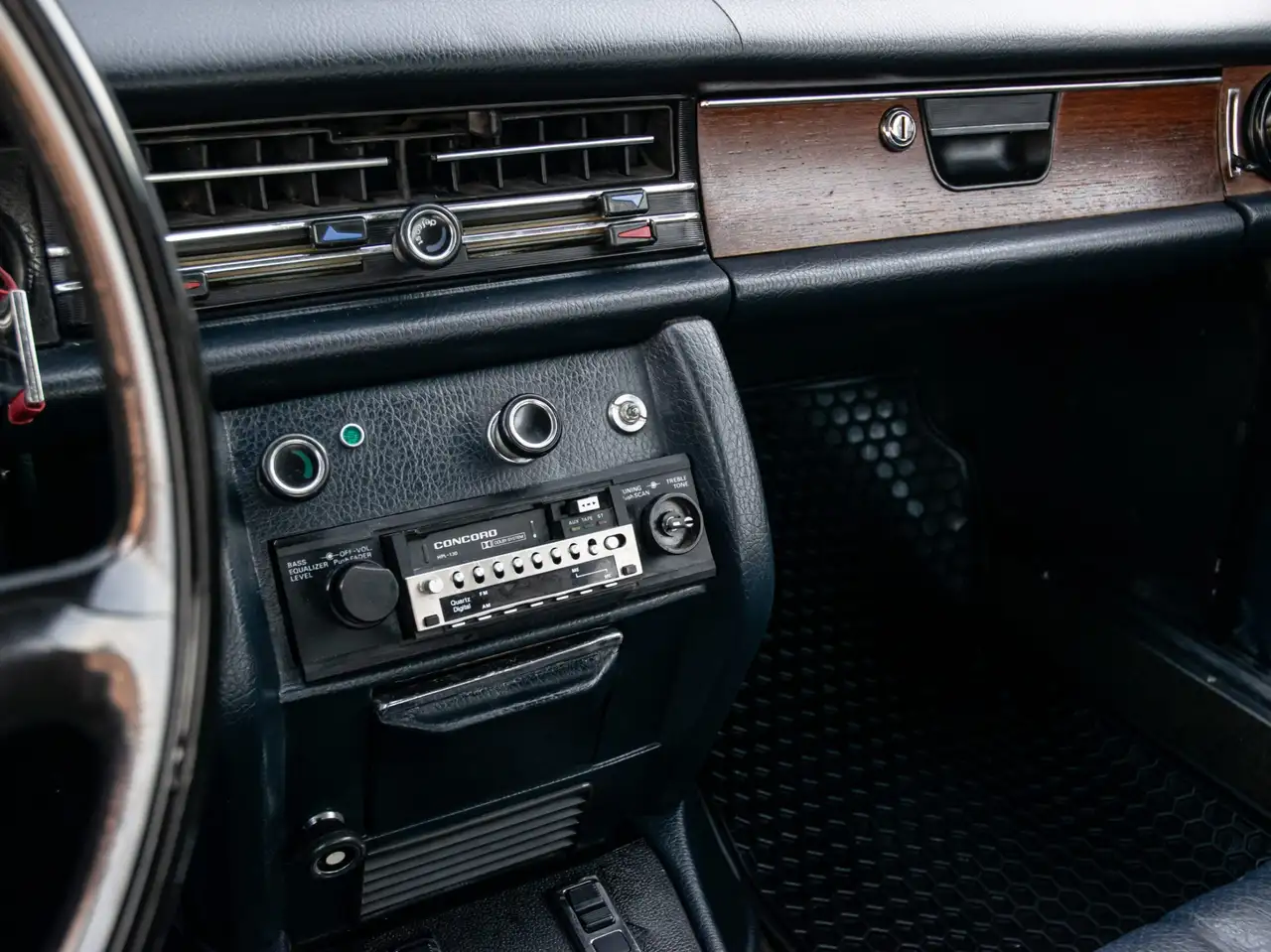 Mercedes-Benz 250 photo Mercedes-Benz 250