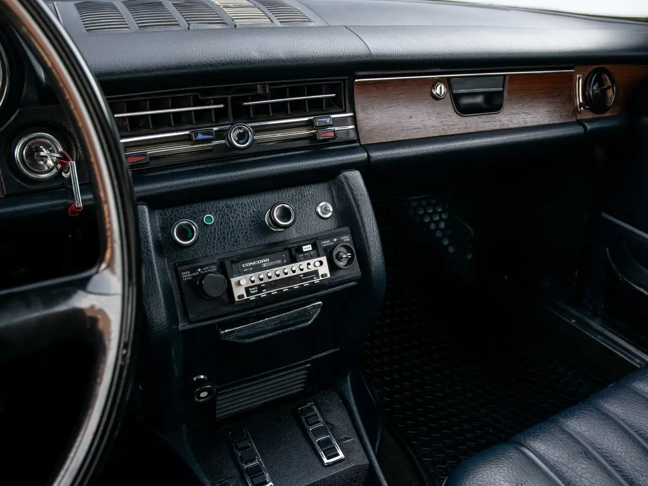 Mercedes-Benz 250 photo Mercedes-Benz 250
