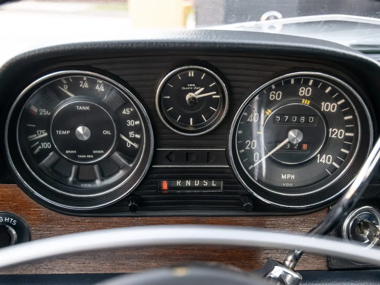 Mercedes-Benz 250 photo Mercedes-Benz 250