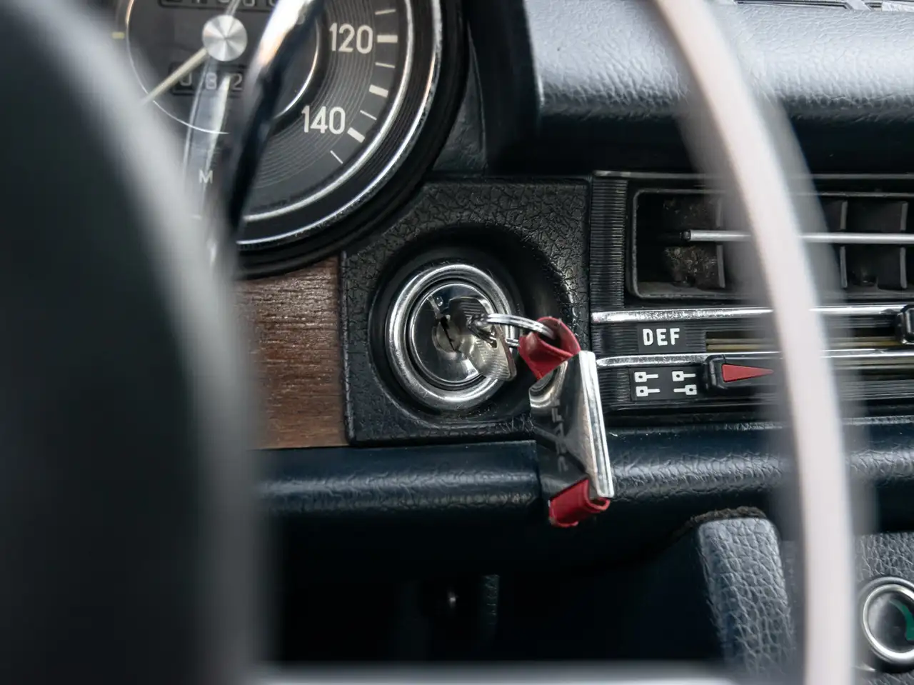 Mercedes-Benz 250 photo Mercedes-Benz 250