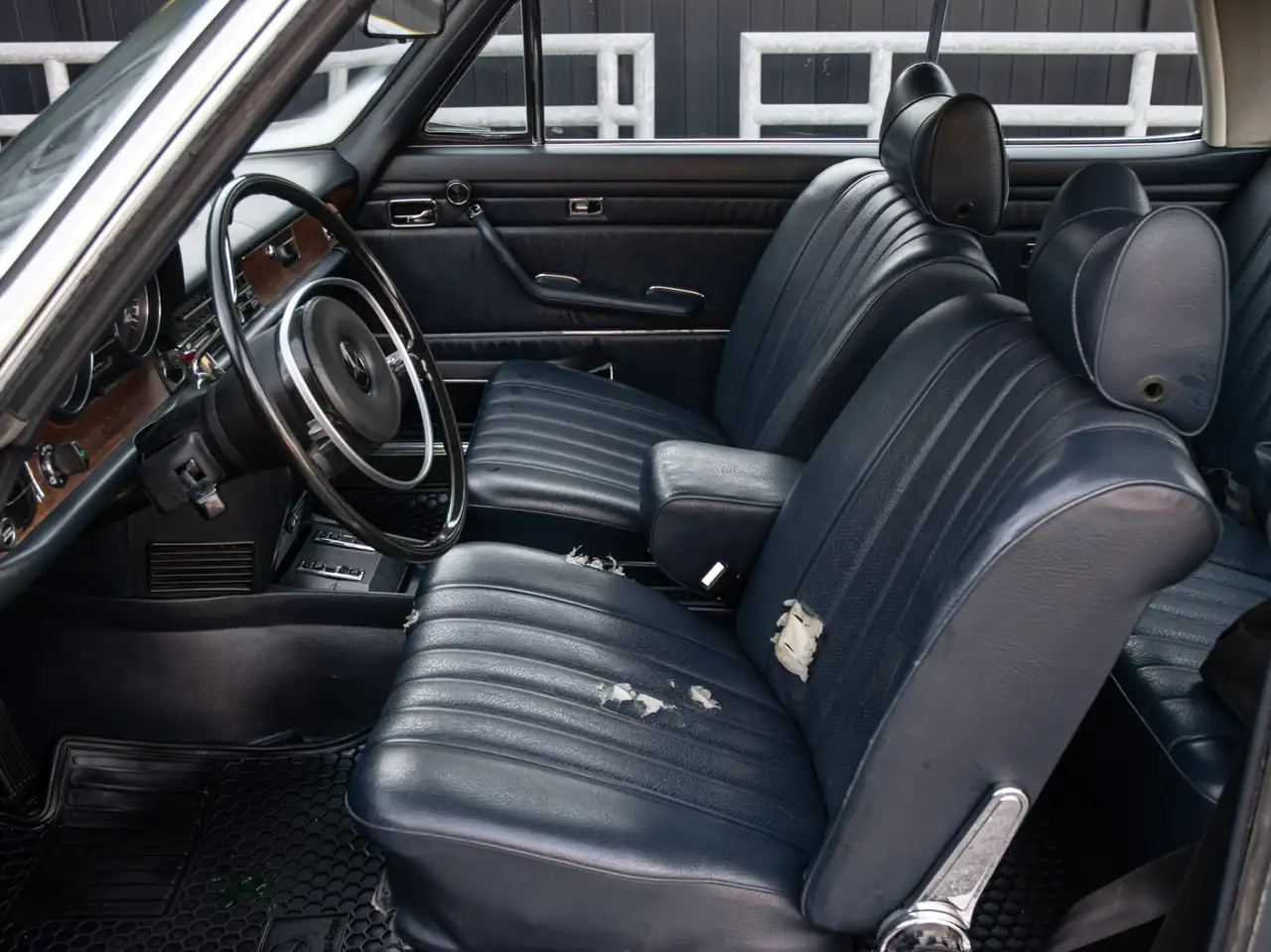Mercedes-Benz 250 photo Mercedes-Benz 250