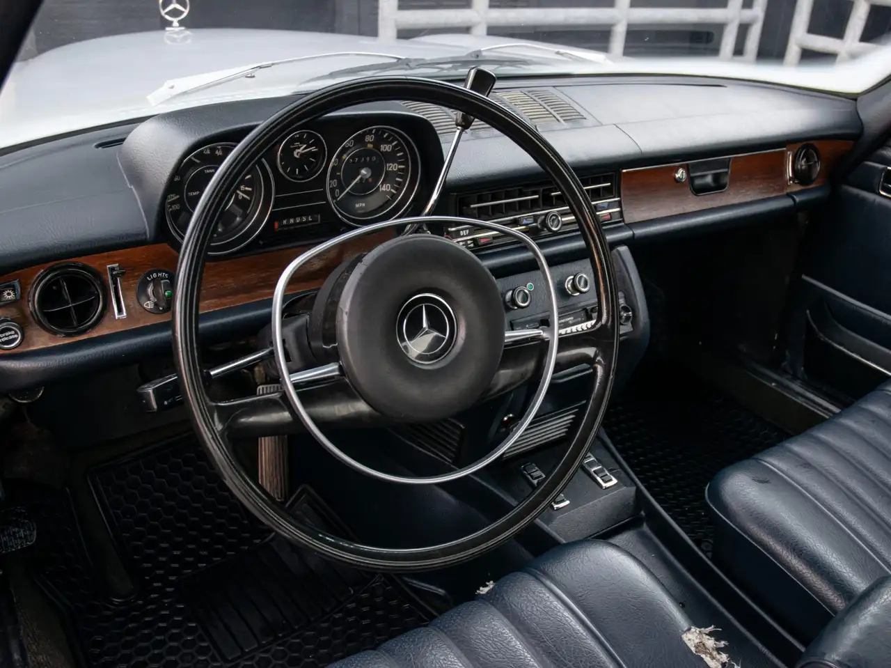 Mercedes-Benz 250 photo Mercedes-Benz 250