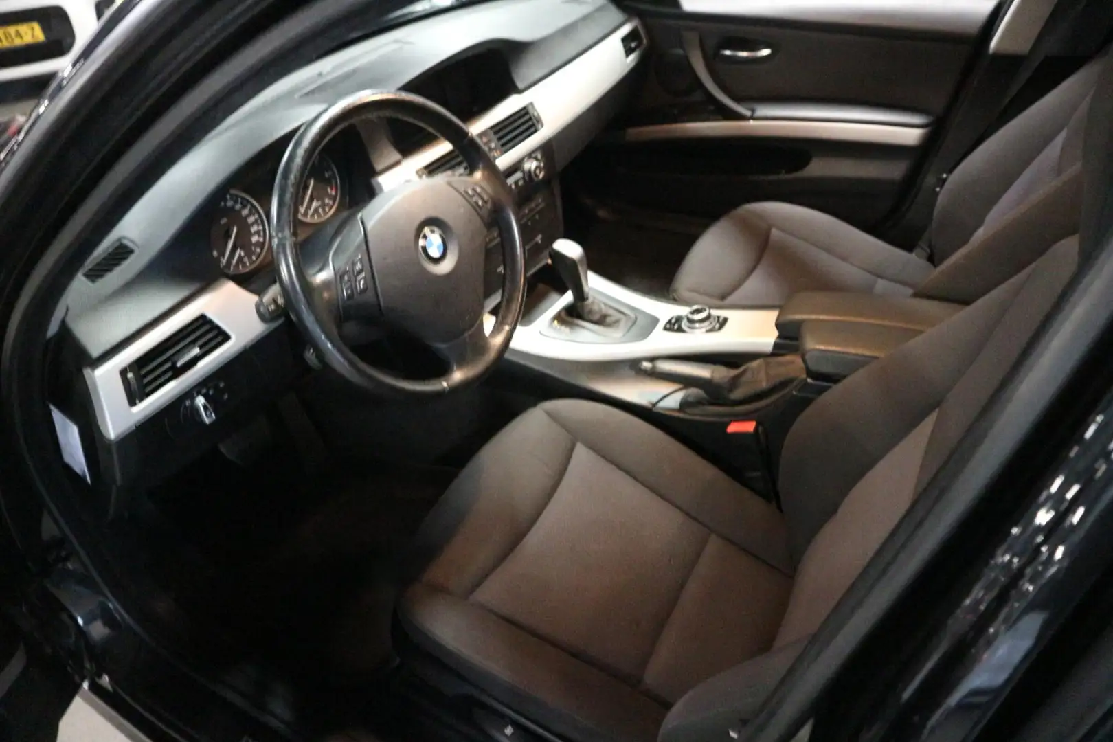 BMW 318 3-serie Touring 318i / Facelift / Automaat / Budge Schwarz - 2