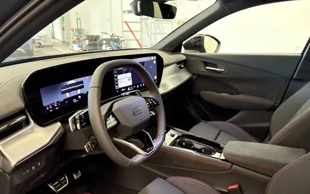 Audi Q3 view 9
