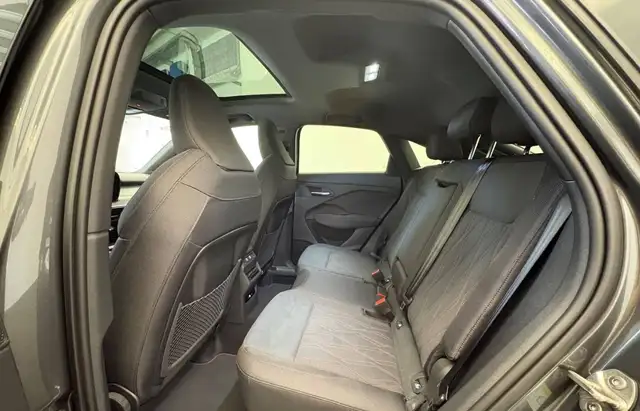 Audi Q3 view 8