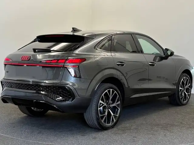 Audi Q3 view 13