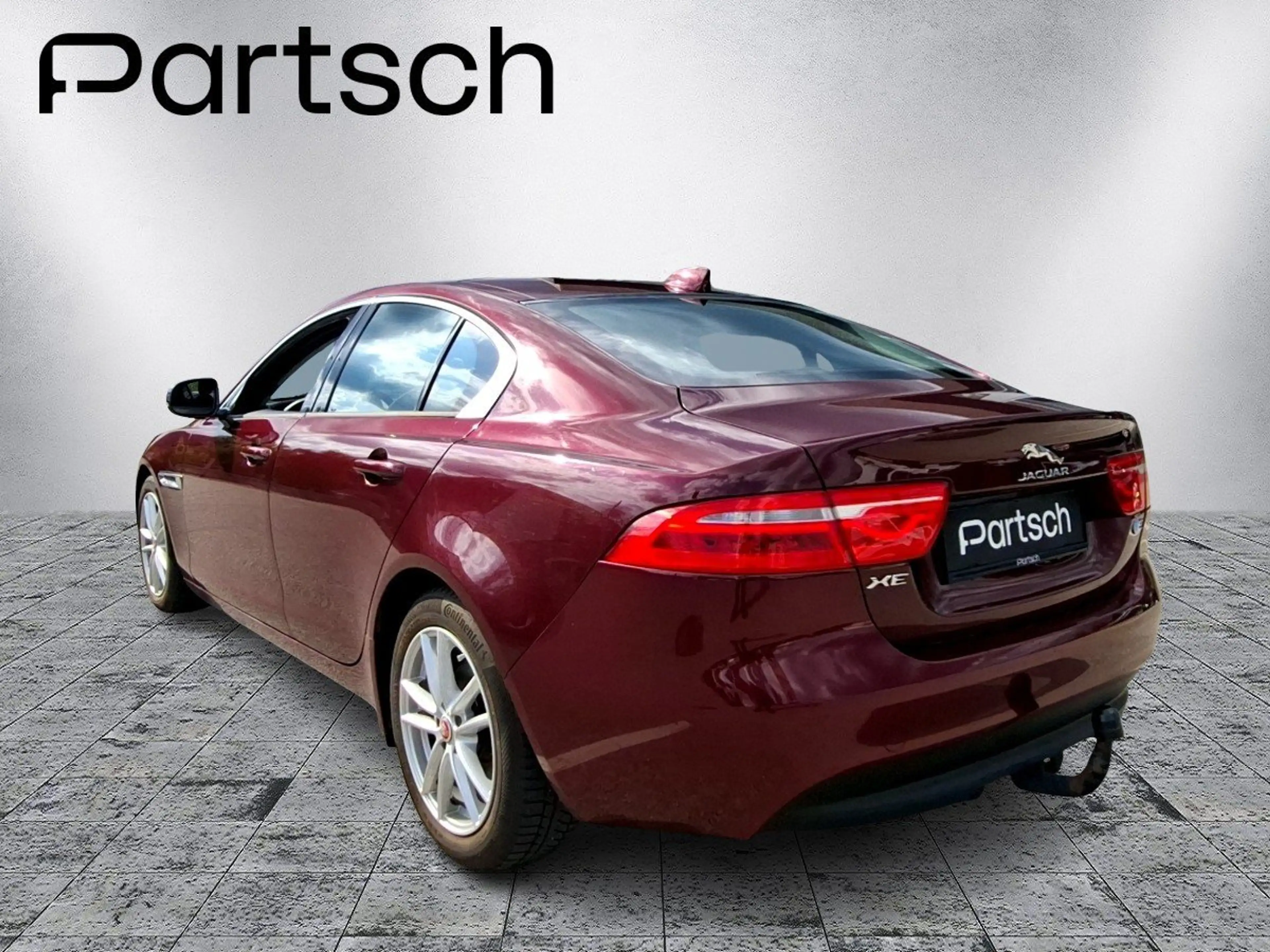 Jaguar XE E-Performance Pure — photo 2