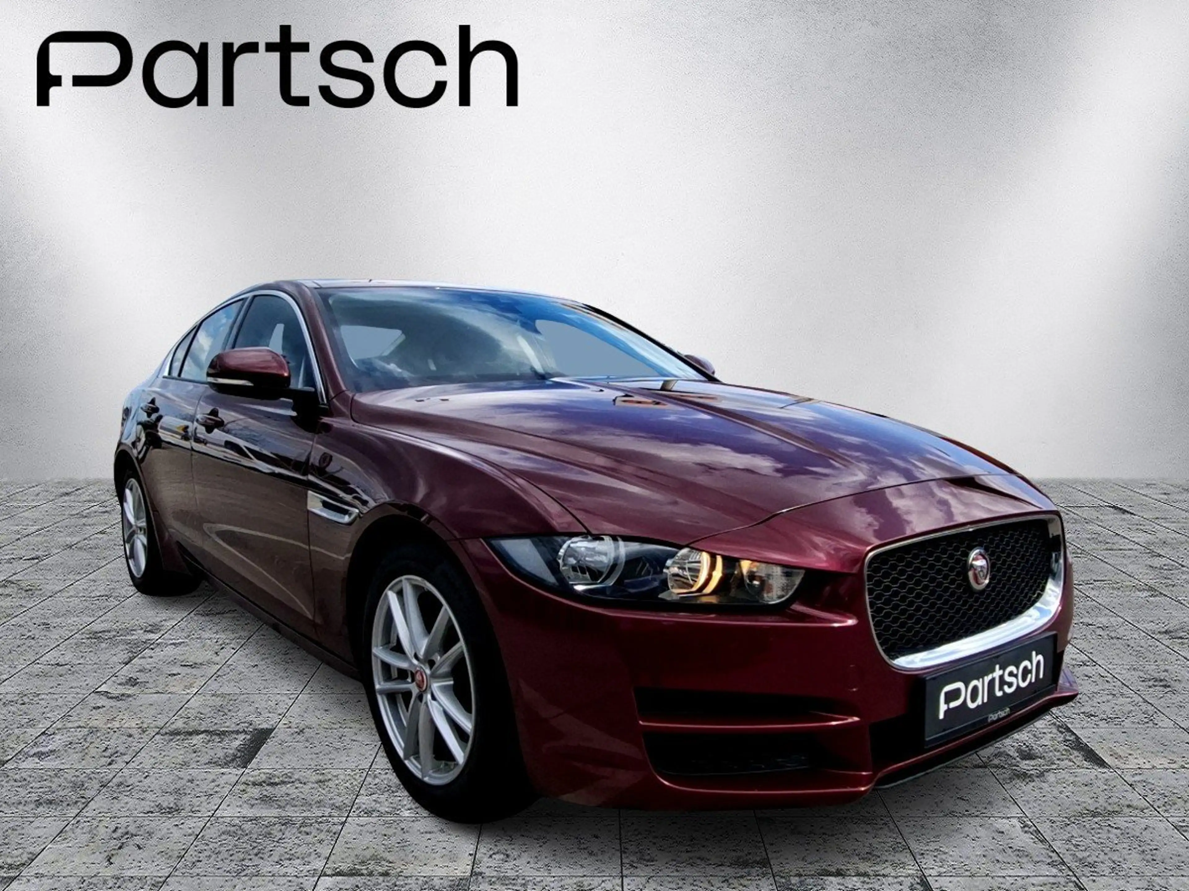 Jaguar XE E-Performance Pure — photo 4