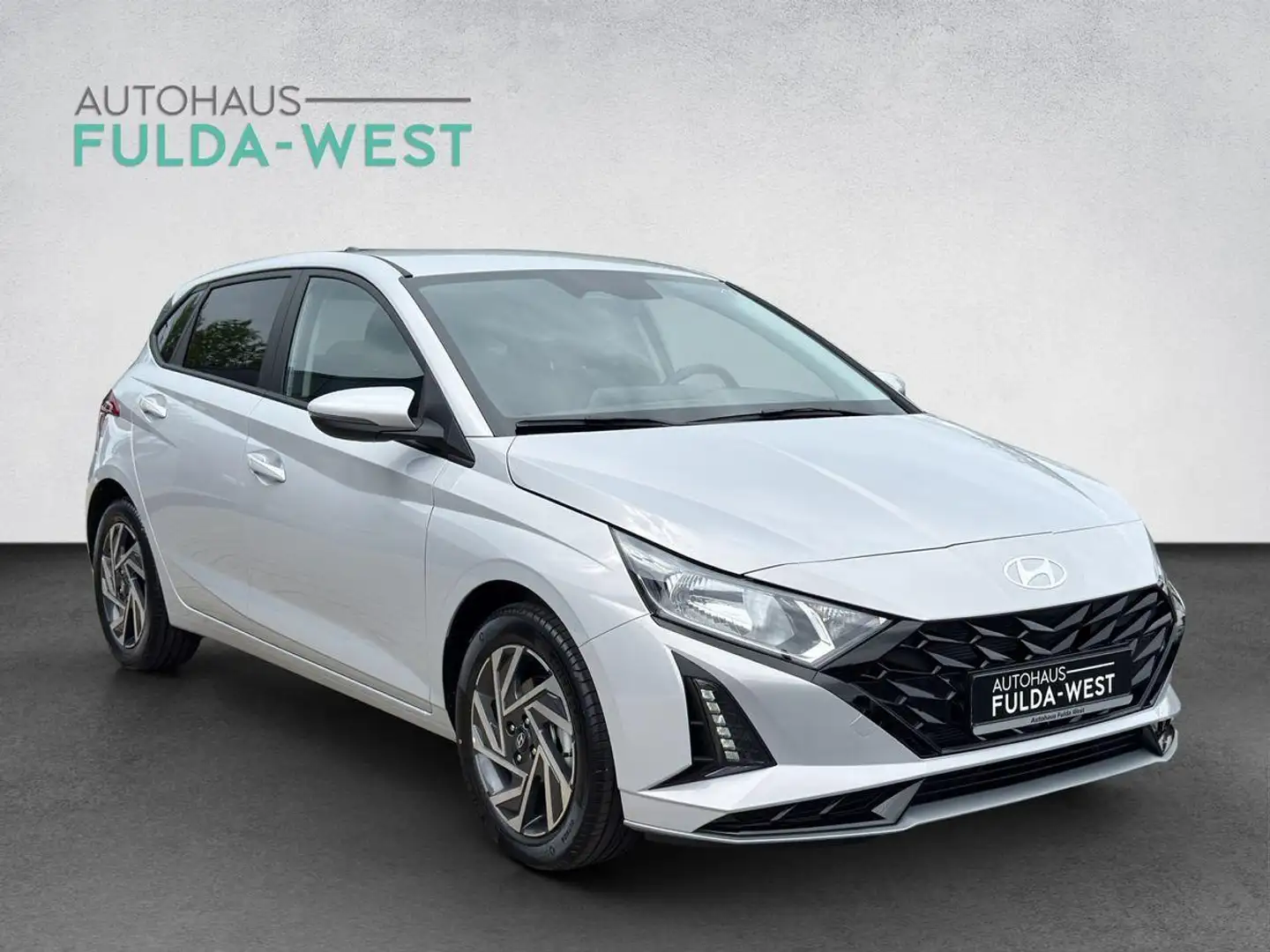 Hyundai i20 101PS Aut. Klimaaut. DigiTacho AHK Kamera Grijs - 2