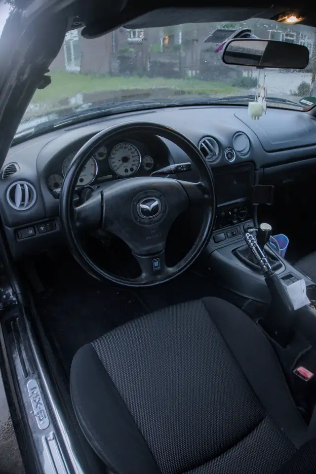 Mazda MX-5 1.6i Touring, foto 3
