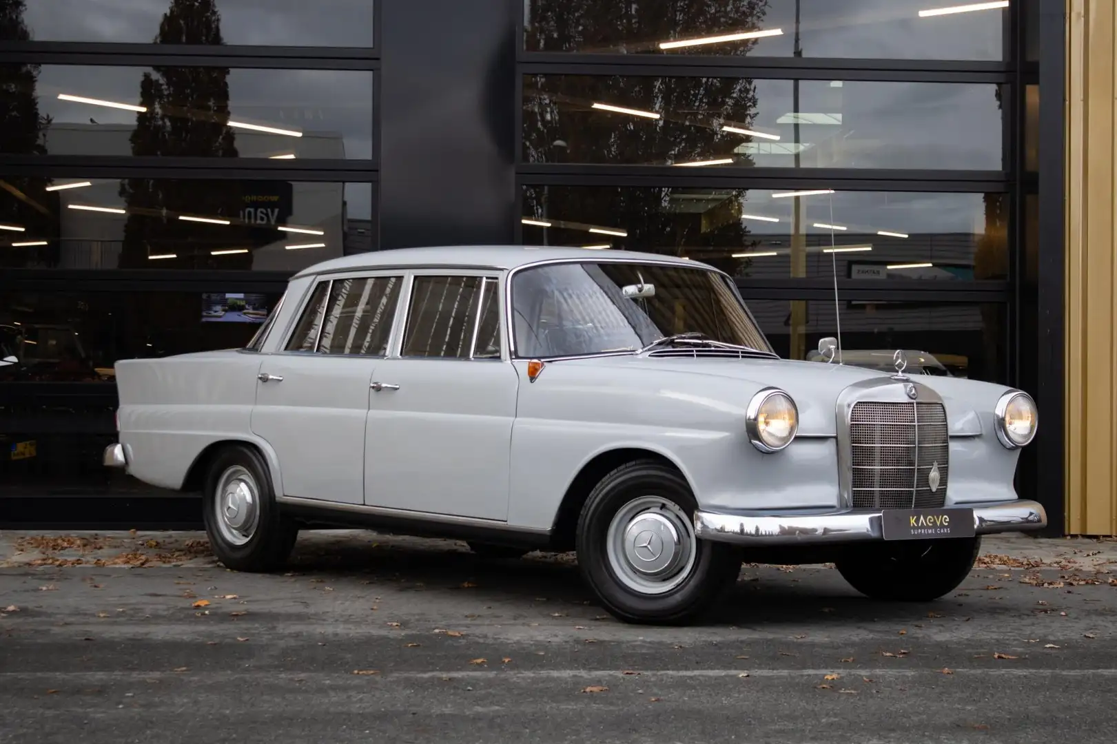 Mercedes-Benz 190 Heckflosse Šedá - 1