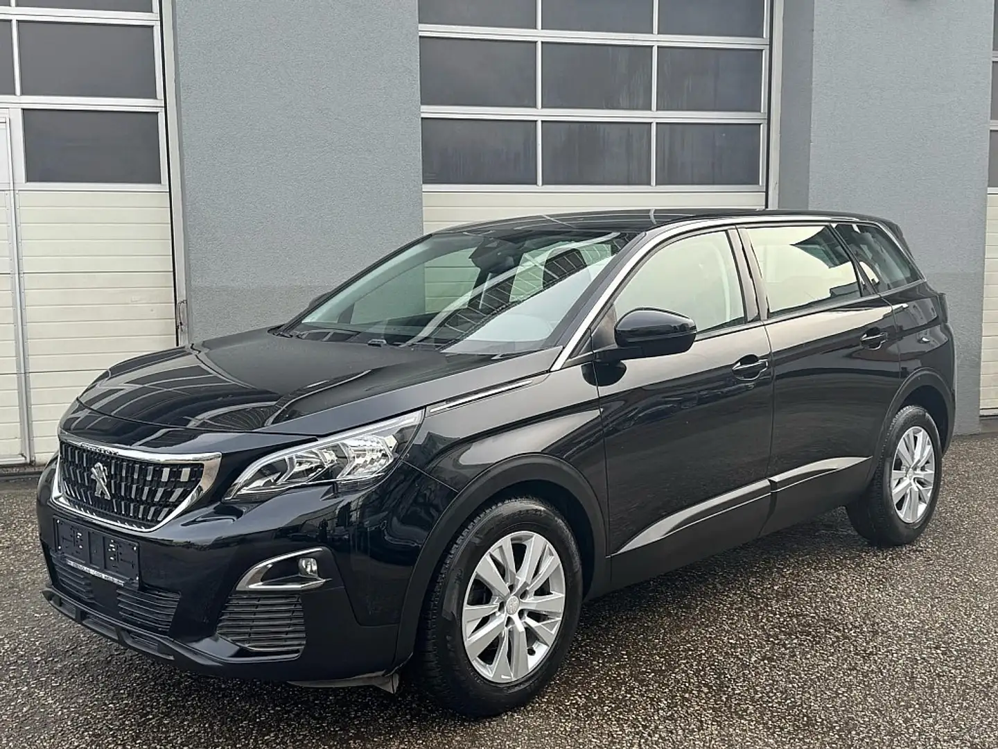 Peugeot 5008 1,5 BlueHDI 130 EAT8 Aut. *7-SITZER* Schwarz - 1