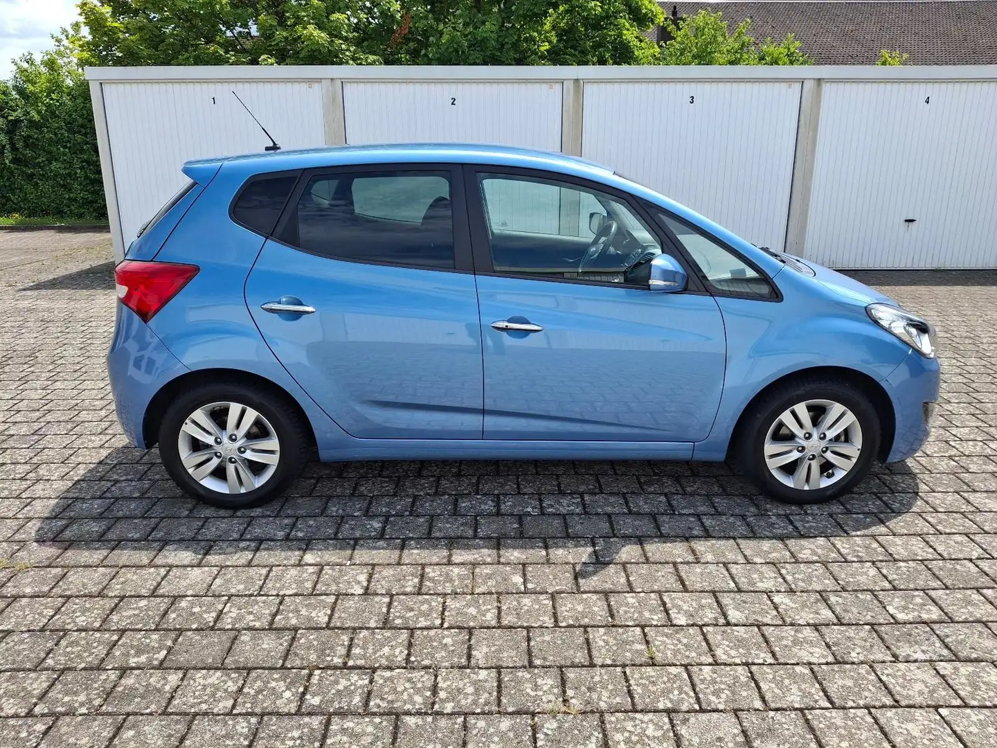 Hyundai iX20 iX20 Comfort Automatik 1,6 Modrá - 1