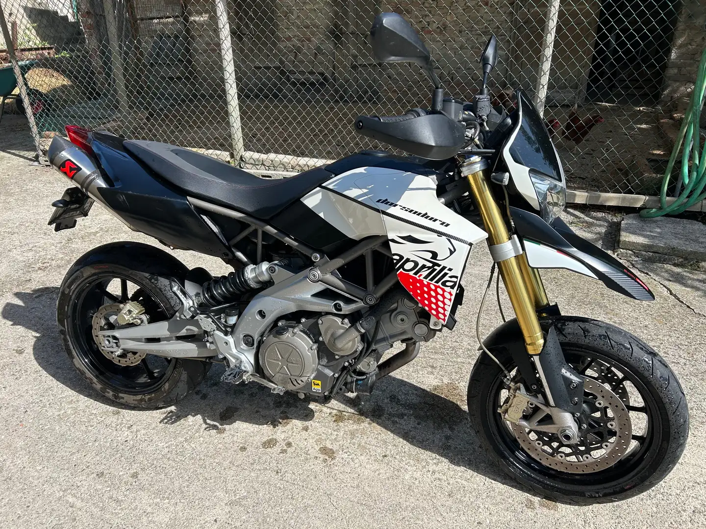Aprilia Dorsoduro Biały - 1