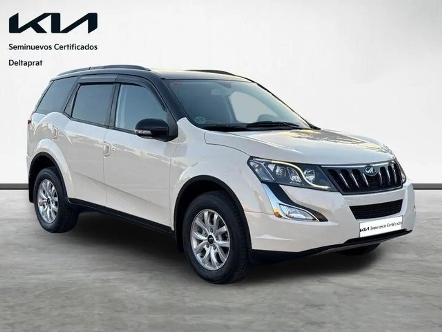 Mahindra XUV500 2.2D W8 FWD Weiß - 2