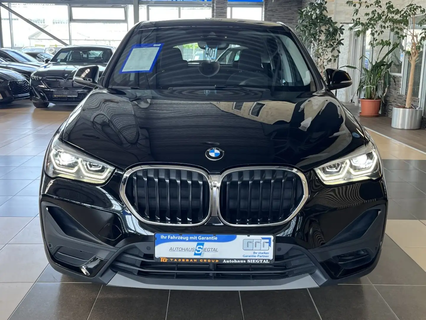 BMW X1 xDrive 25e Advantage AHK LED Navi DAB PDC SHZ Schwarz - 2