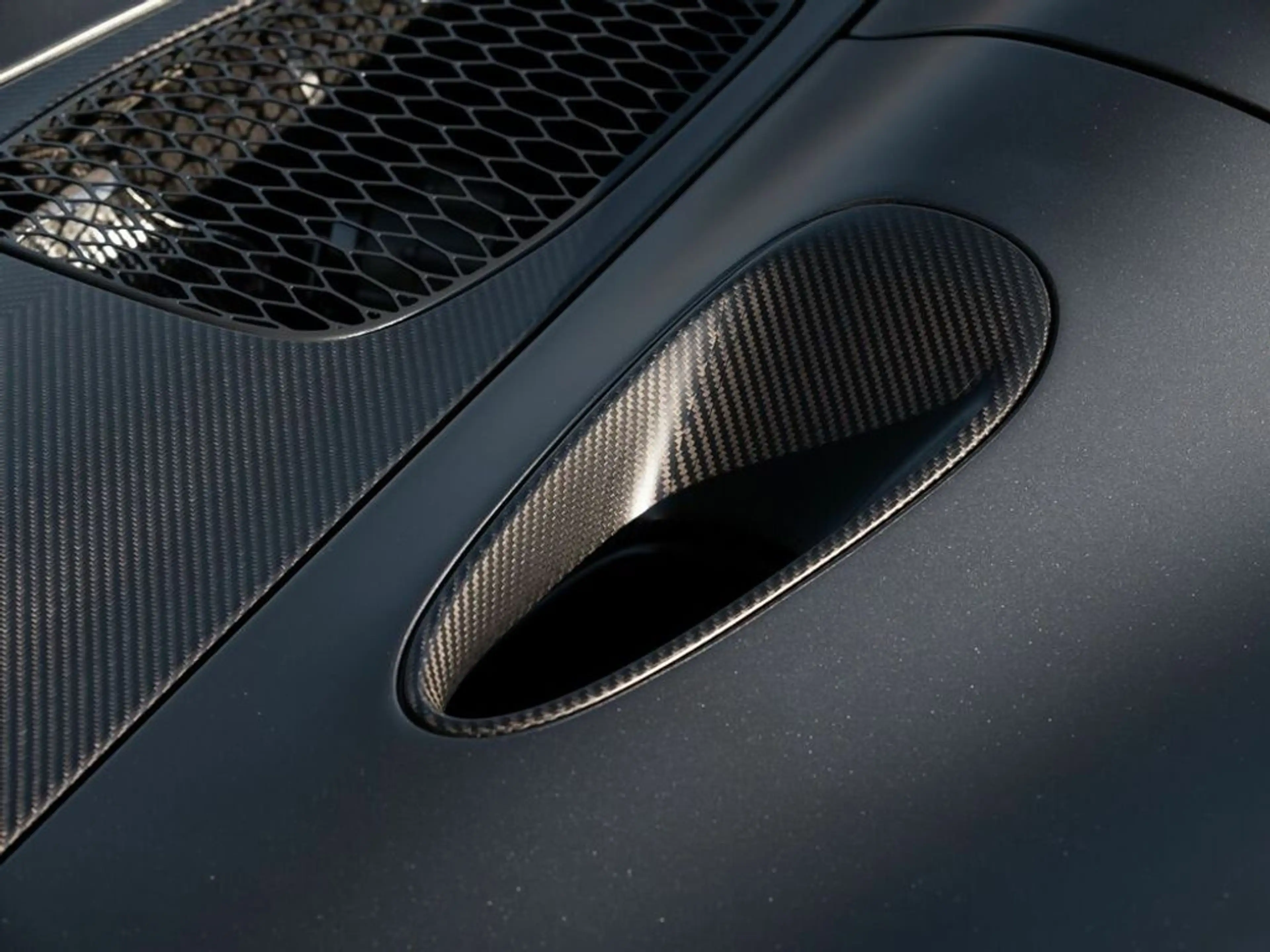 McLaren Elva Elva XP1 / Satin Kilo Grey / Full Carbon Fibre — photo 10